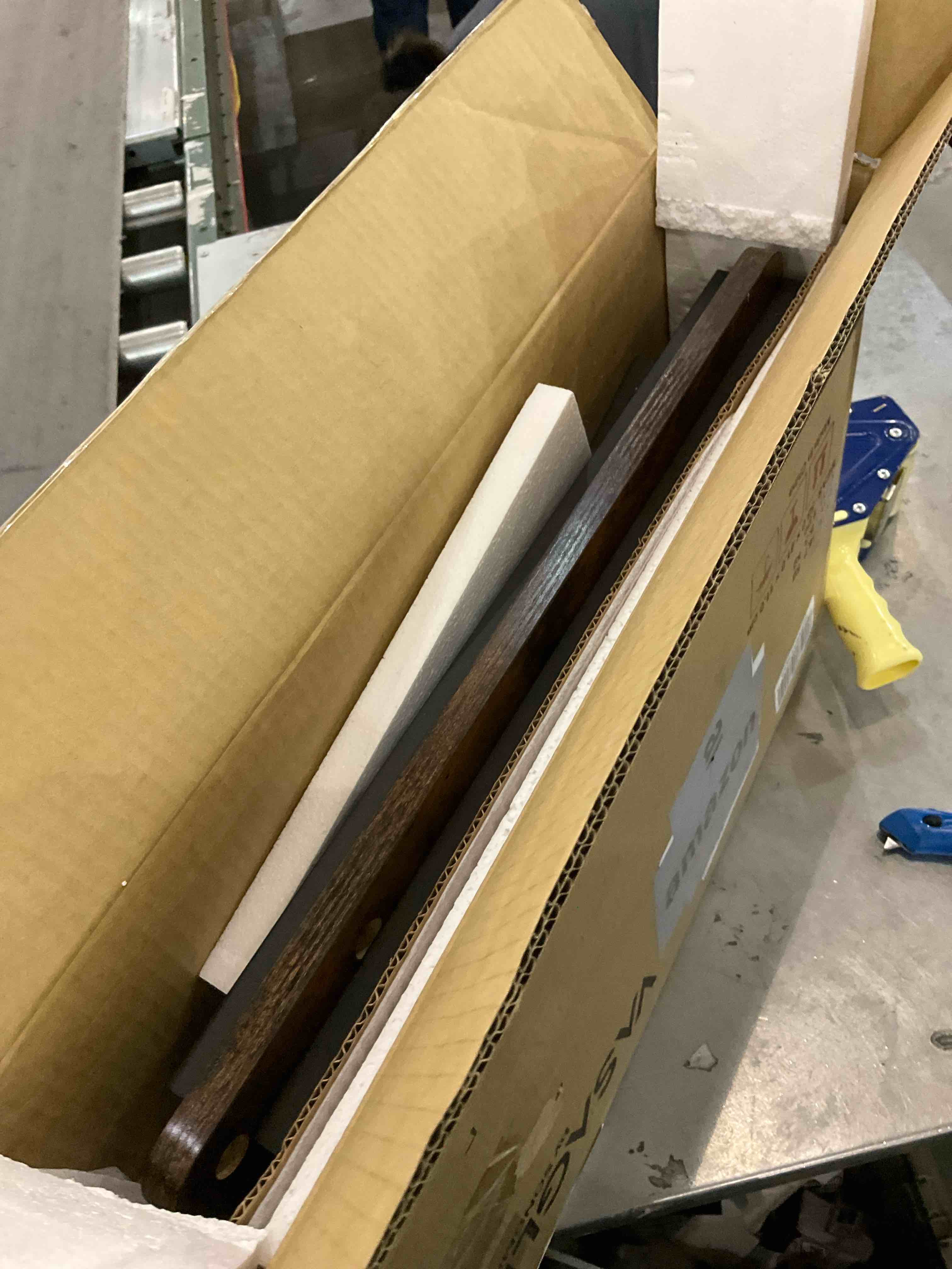 https://s3.amazonaws.com/lotting-images-prod/BargainHunt/EXS01219083_1710336208056.jpeg