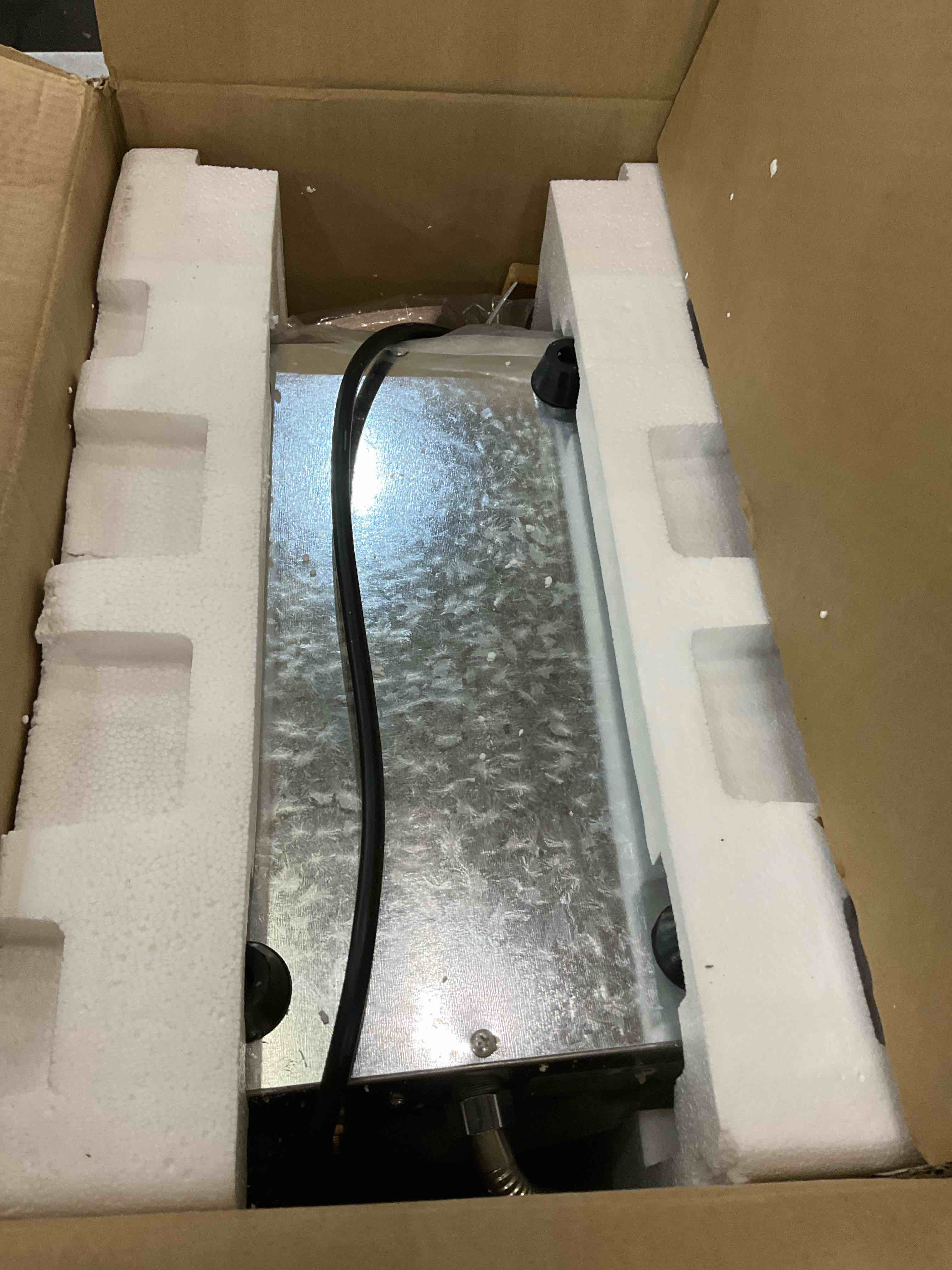 https://s3.amazonaws.com/lotting-images-prod/BargainHunt/EXS01219180_1710352356168.jpeg