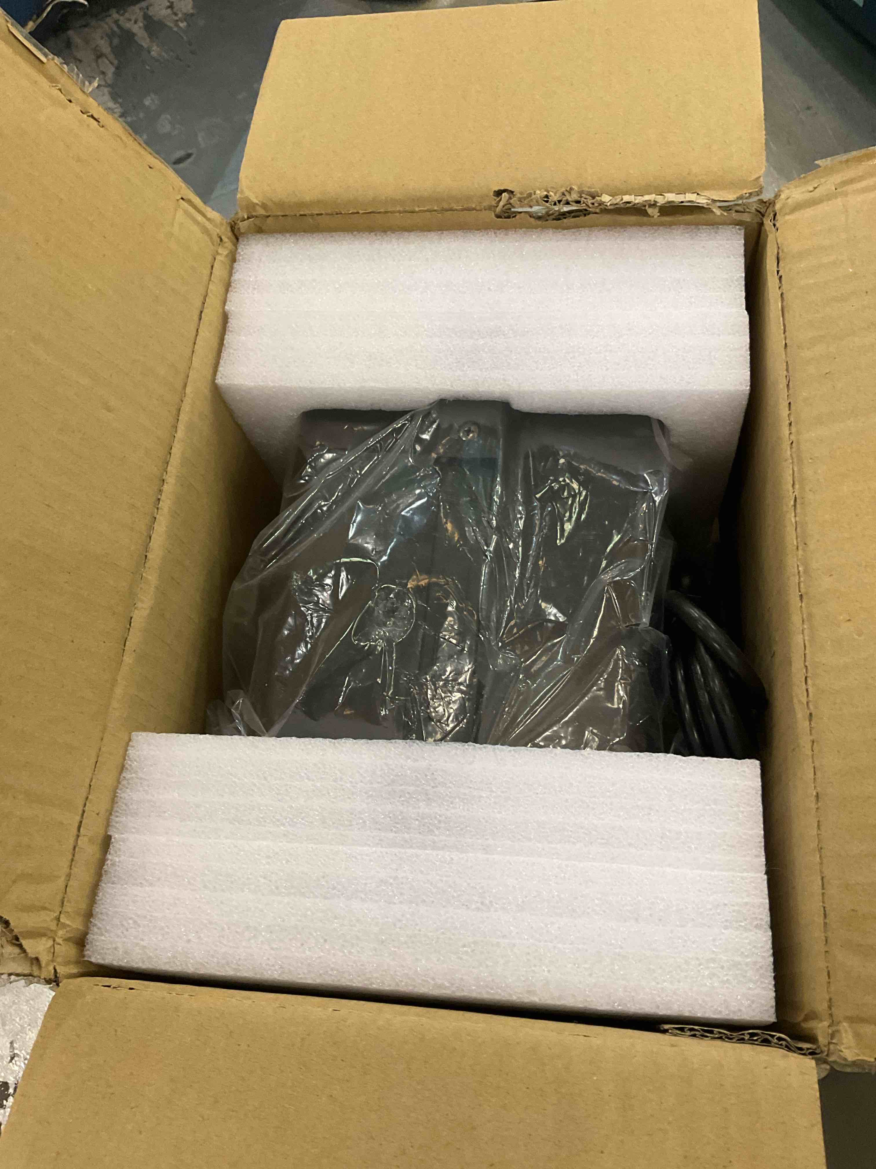 https://s3.amazonaws.com/lotting-images-prod/BargainHunt/EXS01219475_1710514654350.jpeg