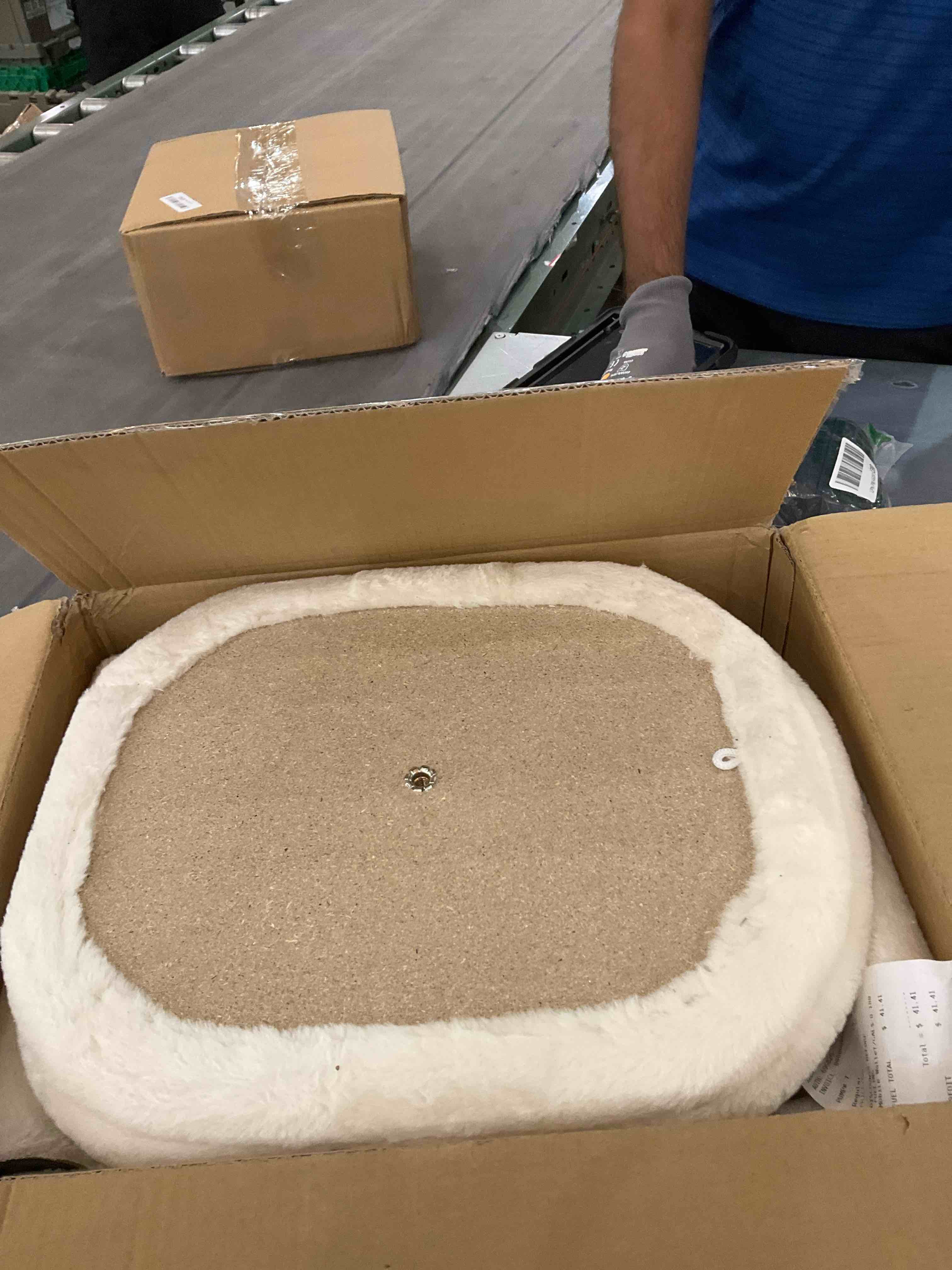 https://s3.amazonaws.com/lotting-images-prod/BargainHunt/EXS01219658_1711041610070.jpeg