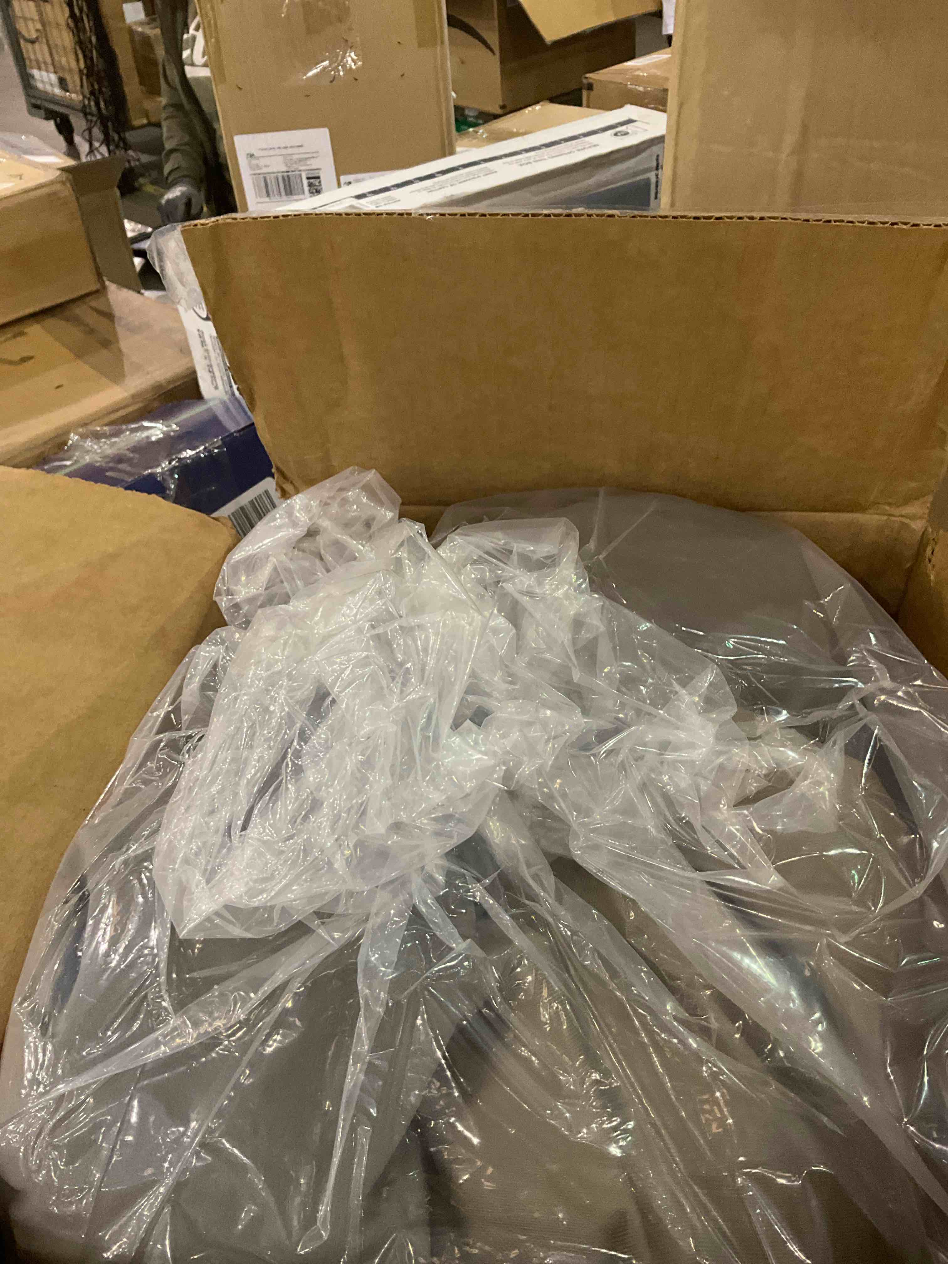 https://s3.amazonaws.com/lotting-images-prod/BargainHunt/EXS01219749_1711115122637.jpeg