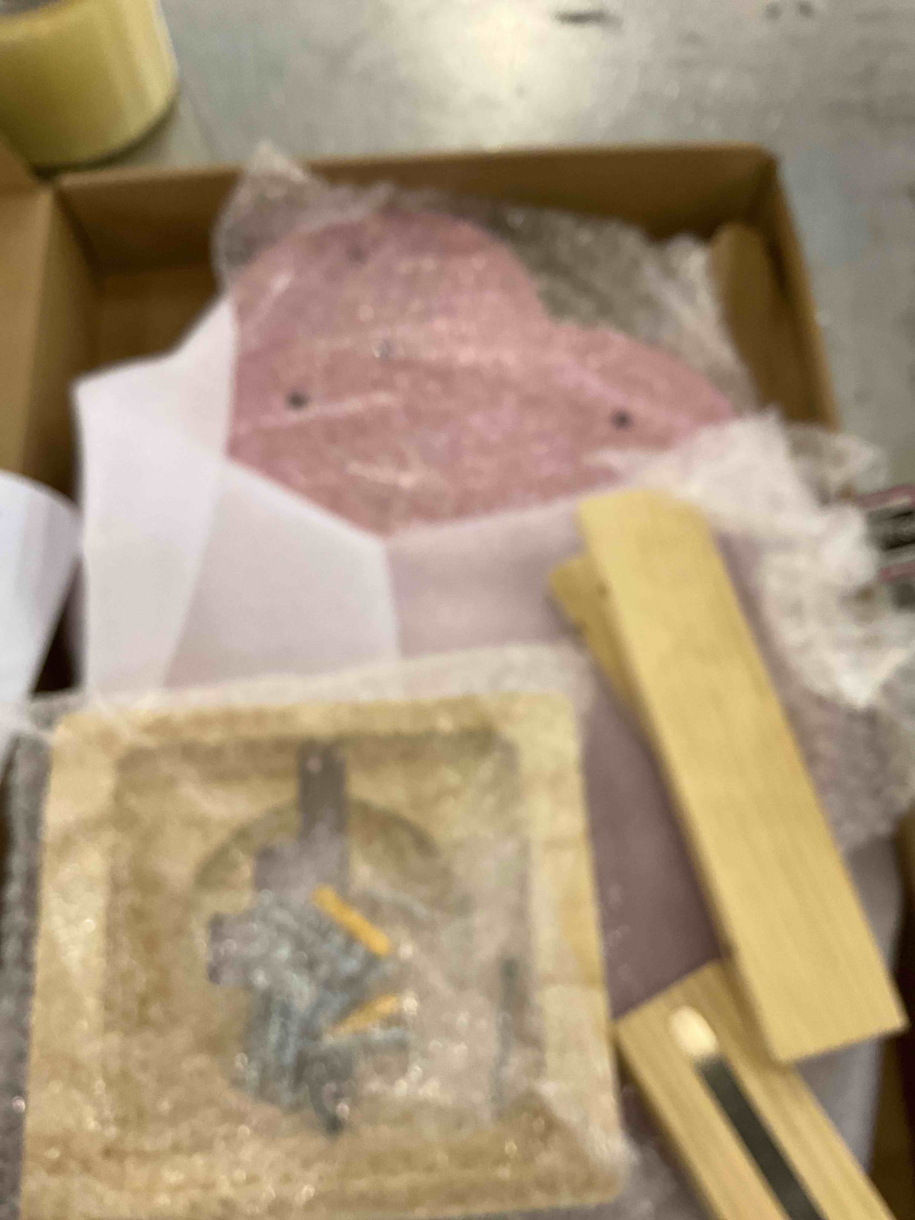 https://s3.amazonaws.com/lotting-images-prod/BargainHunt/EXS01220403_1710428068166.jpeg