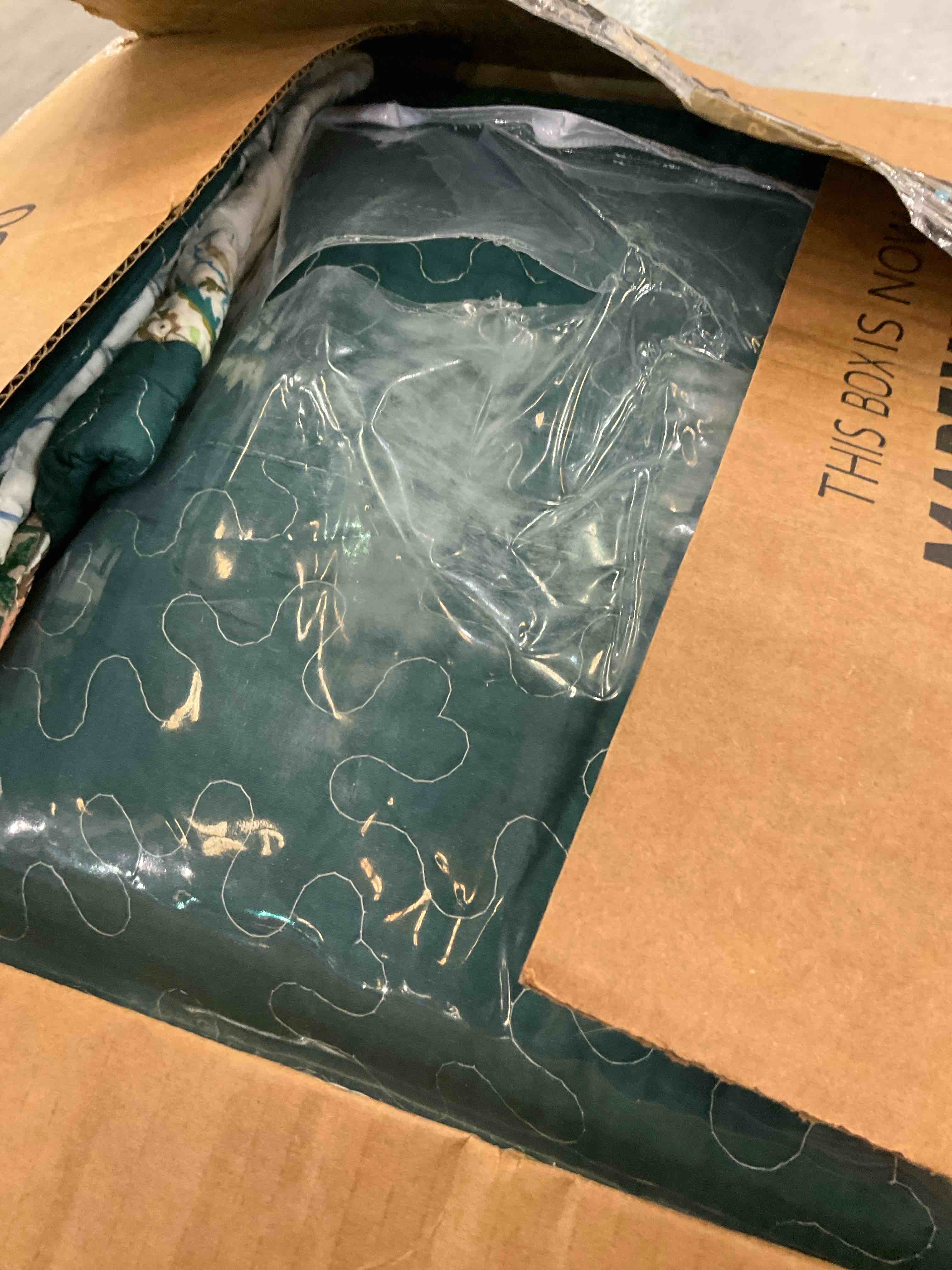 https://s3.amazonaws.com/lotting-images-prod/BargainHunt/EXS01220473_1710436807254.jpeg