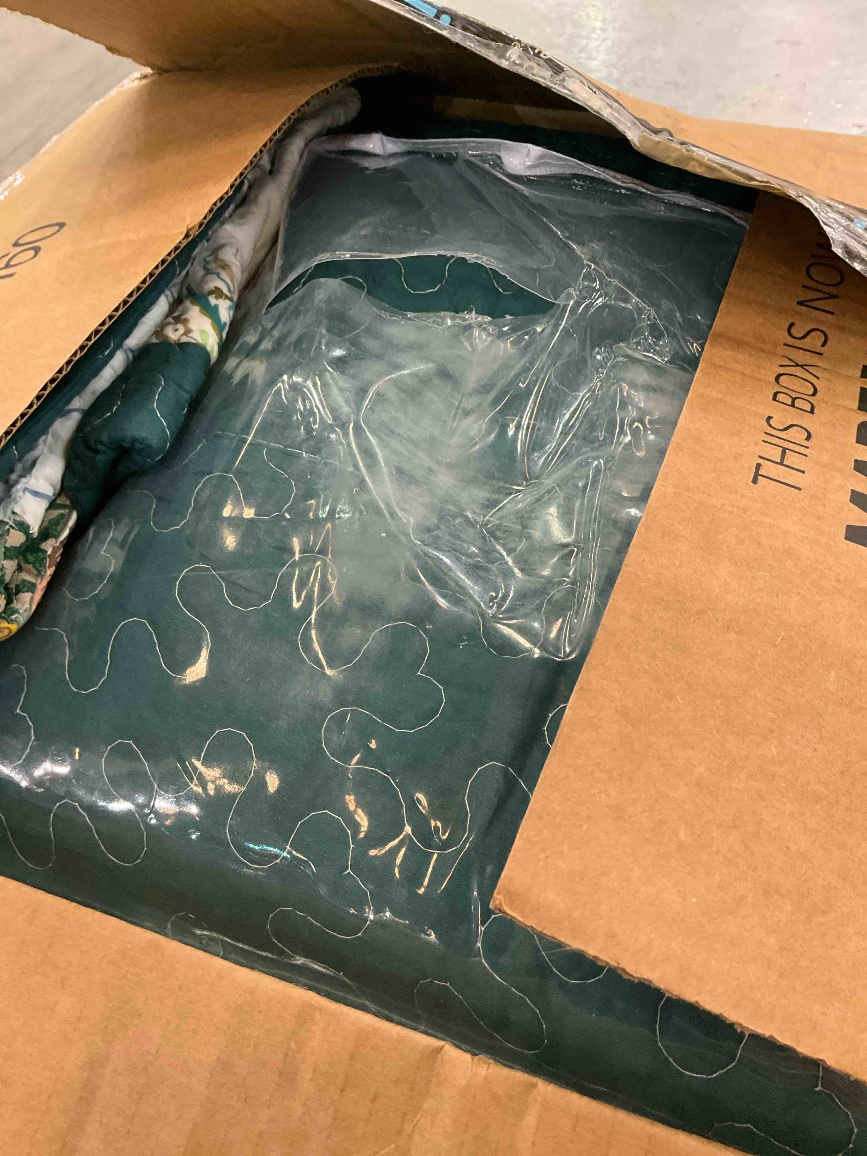 https://s3.amazonaws.com/lotting-images-prod/BargainHunt/EXS01220473_1710436808373.jpeg