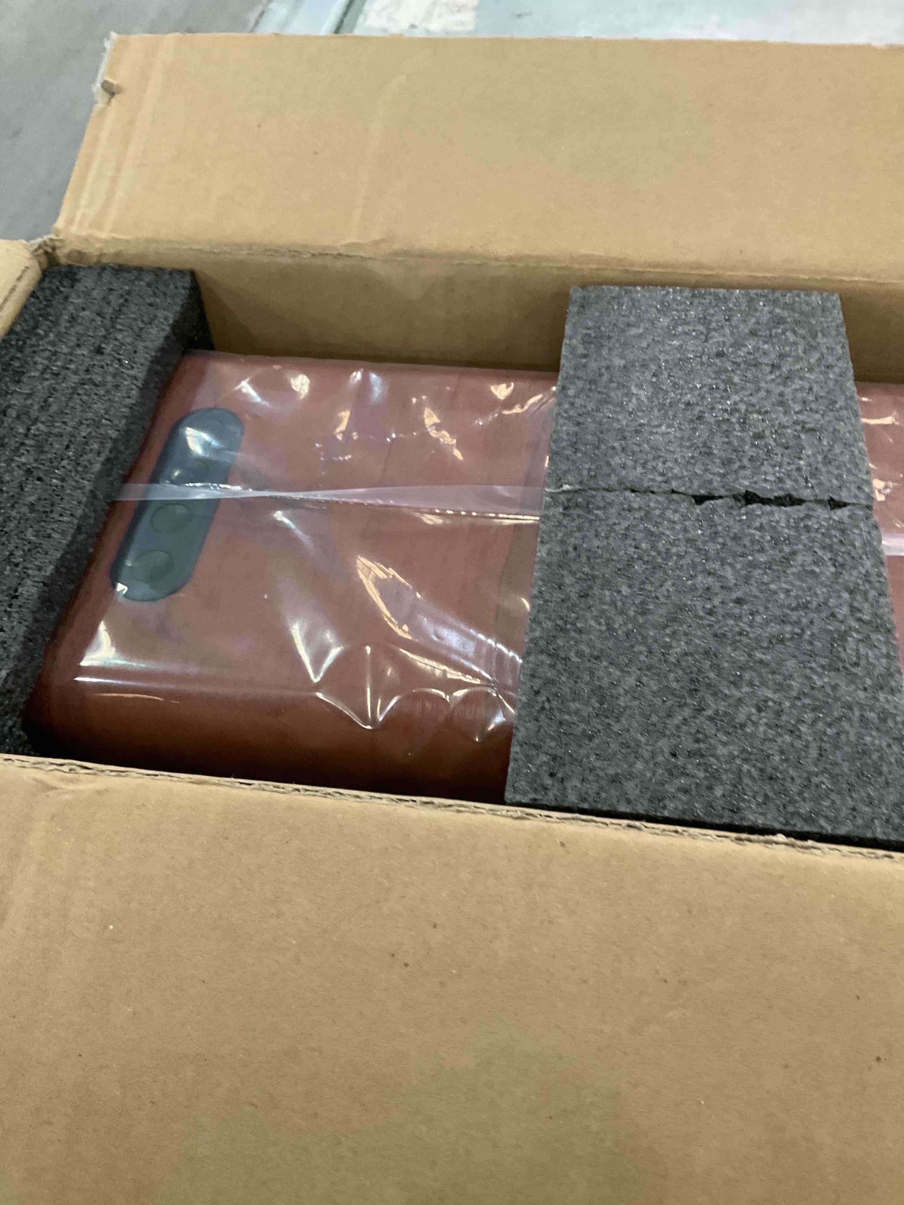 https://s3.amazonaws.com/lotting-images-prod/BargainHunt/EXS01220475_1710436922540.jpeg