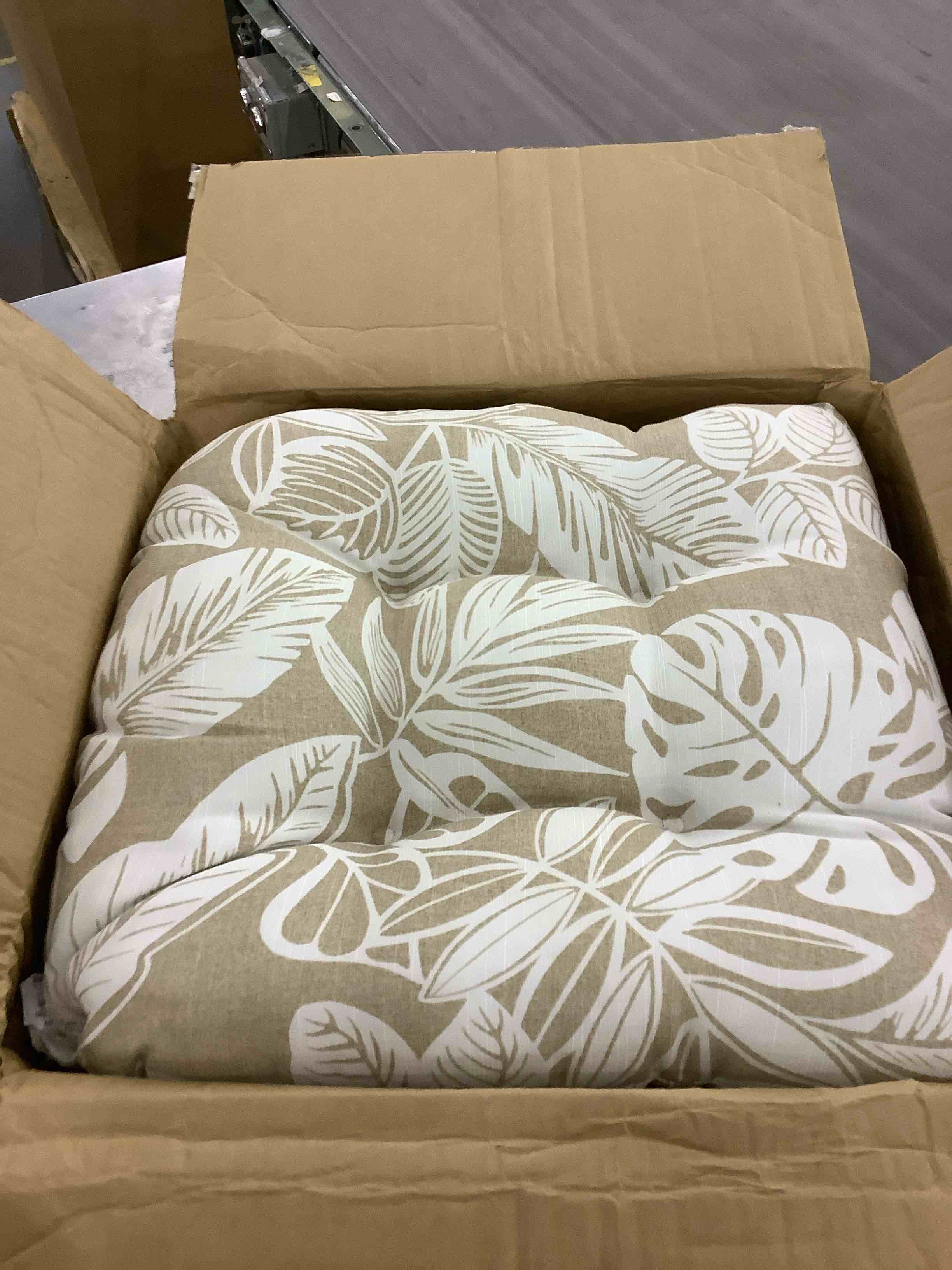 https://s3.amazonaws.com/lotting-images-prod/BargainHunt/EXS01220529_1710341091776.jpeg