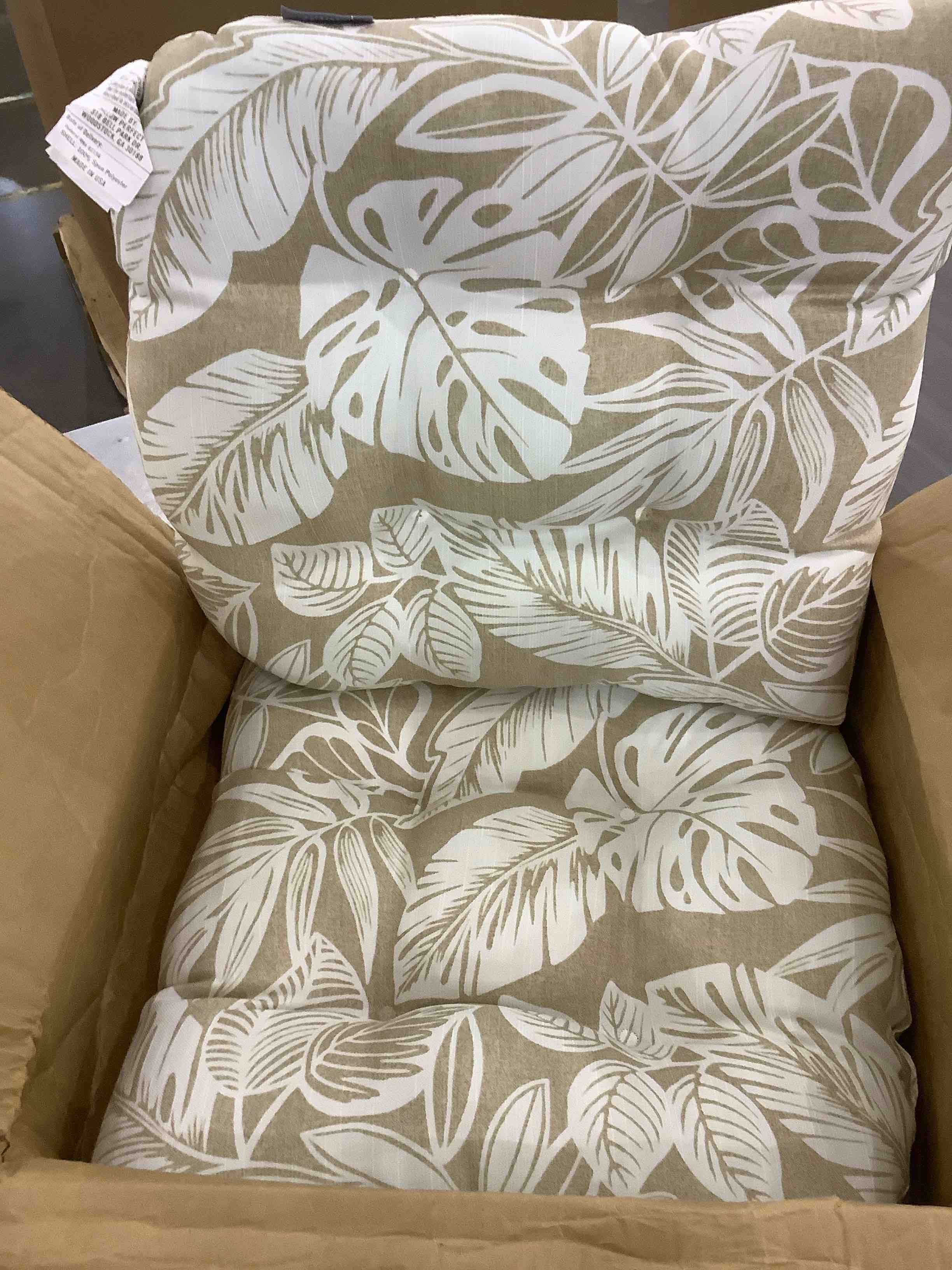 https://s3.amazonaws.com/lotting-images-prod/BargainHunt/EXS01220529_1710341098710.jpeg