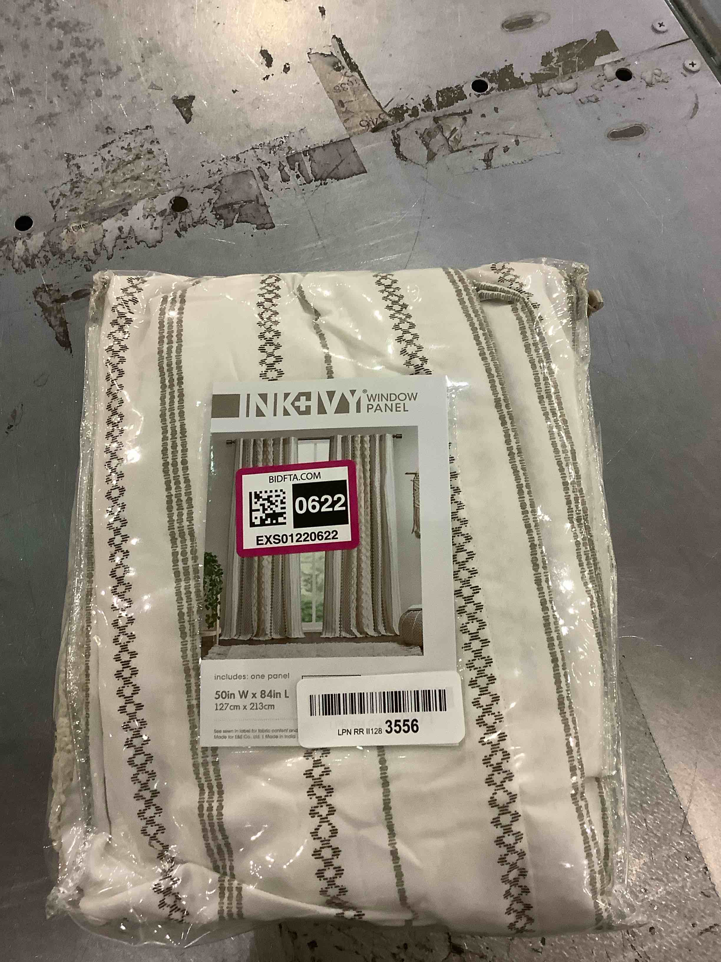 https://s3.amazonaws.com/lotting-images-prod/BargainHunt/EXS01220622_1710415179046.jpeg