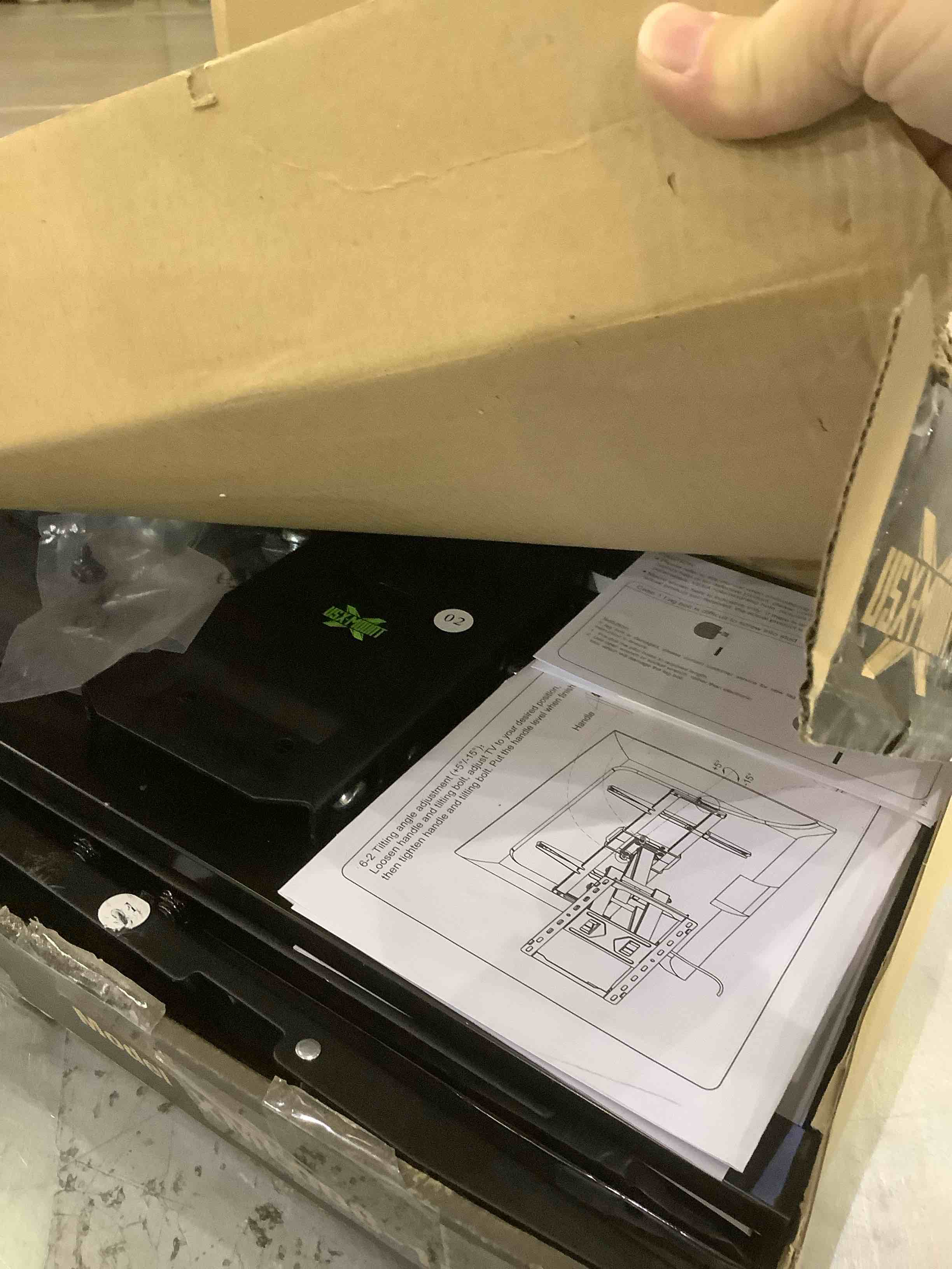 https://s3.amazonaws.com/lotting-images-prod/BargainHunt/EXS01220673_1710422815344.jpeg