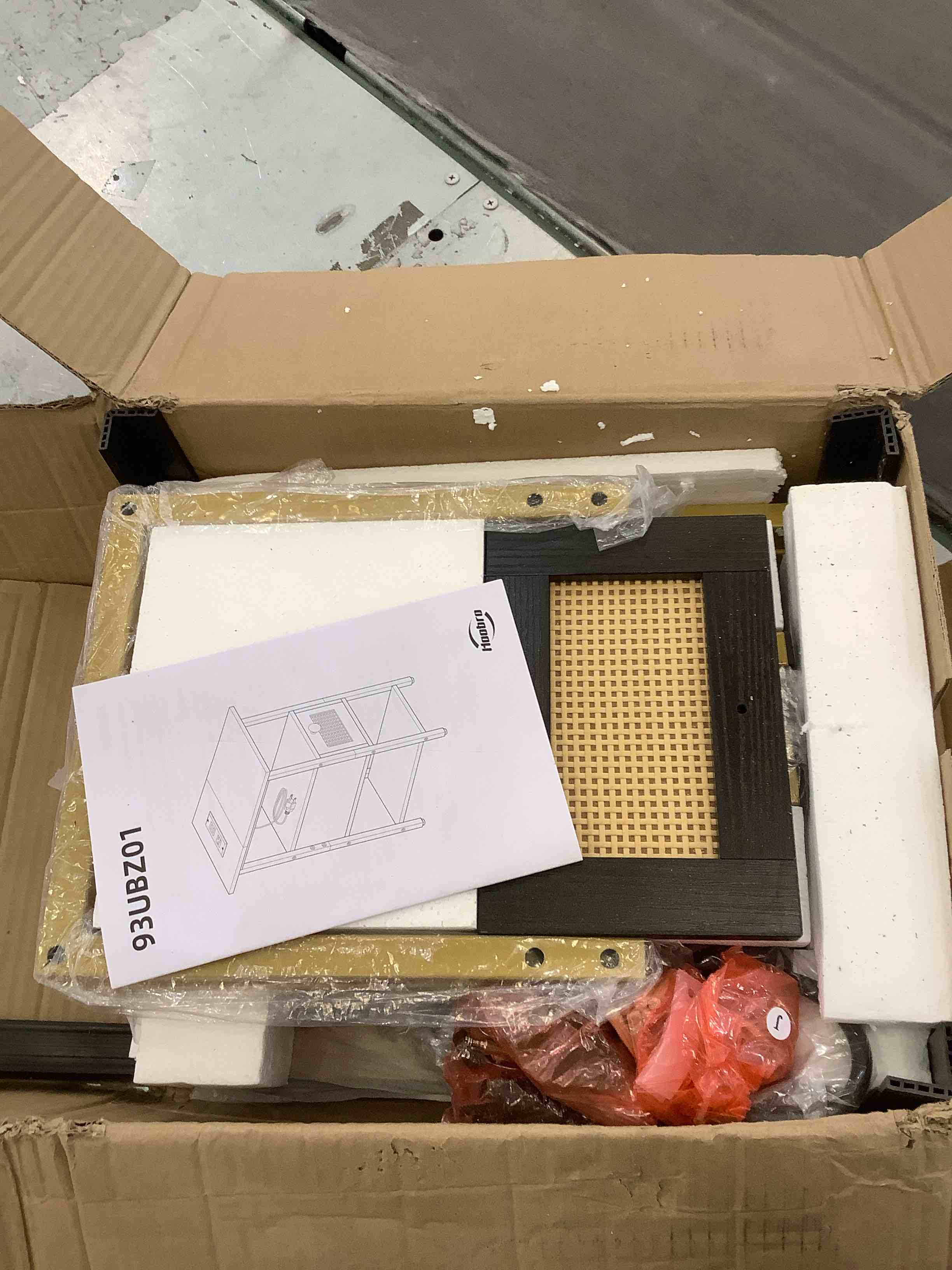 https://s3.amazonaws.com/lotting-images-prod/BargainHunt/EXS01220784_1710436632464.jpeg