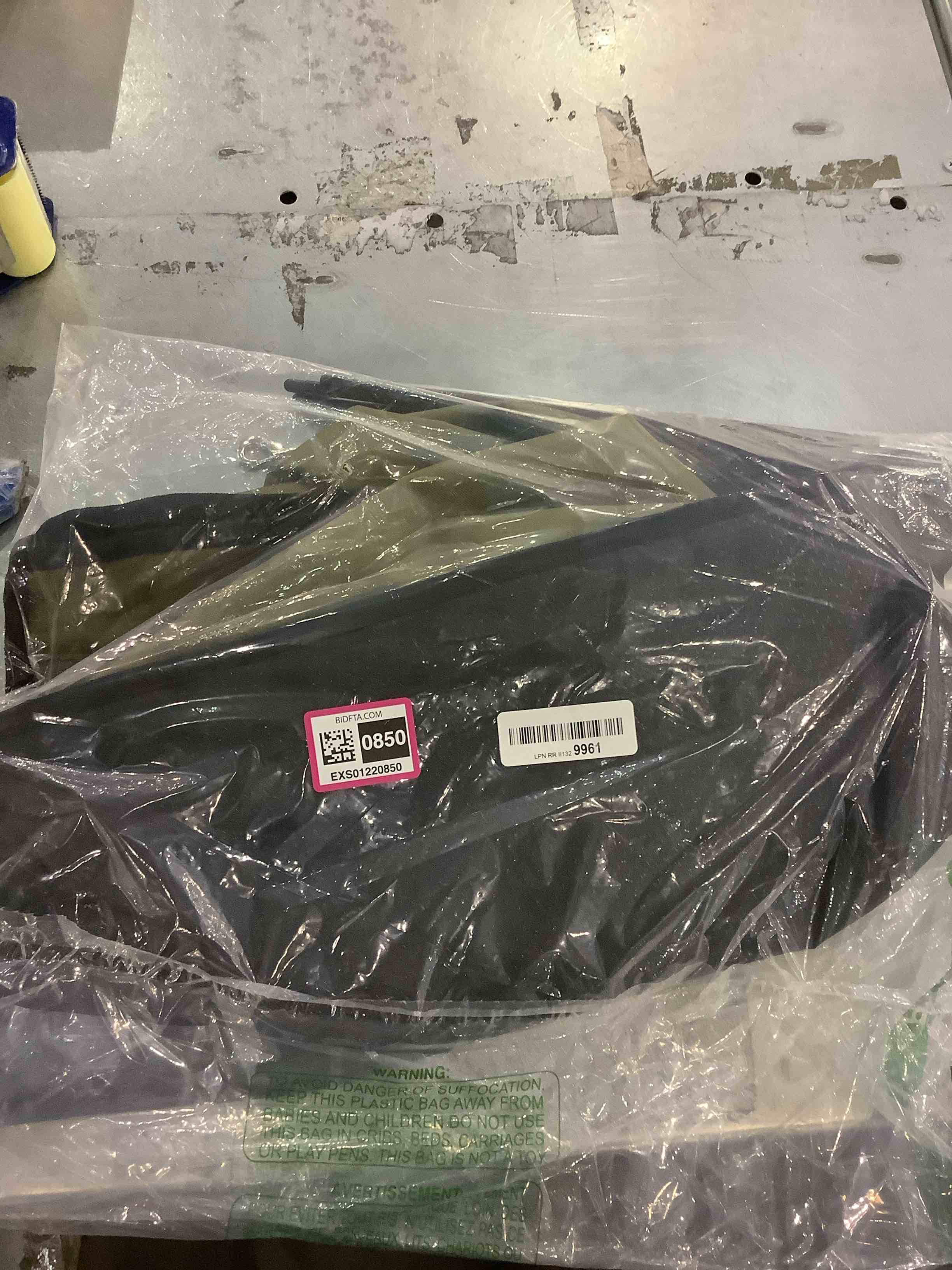 https://s3.amazonaws.com/lotting-images-prod/BargainHunt/EXS01220850_1710762357088.jpeg
