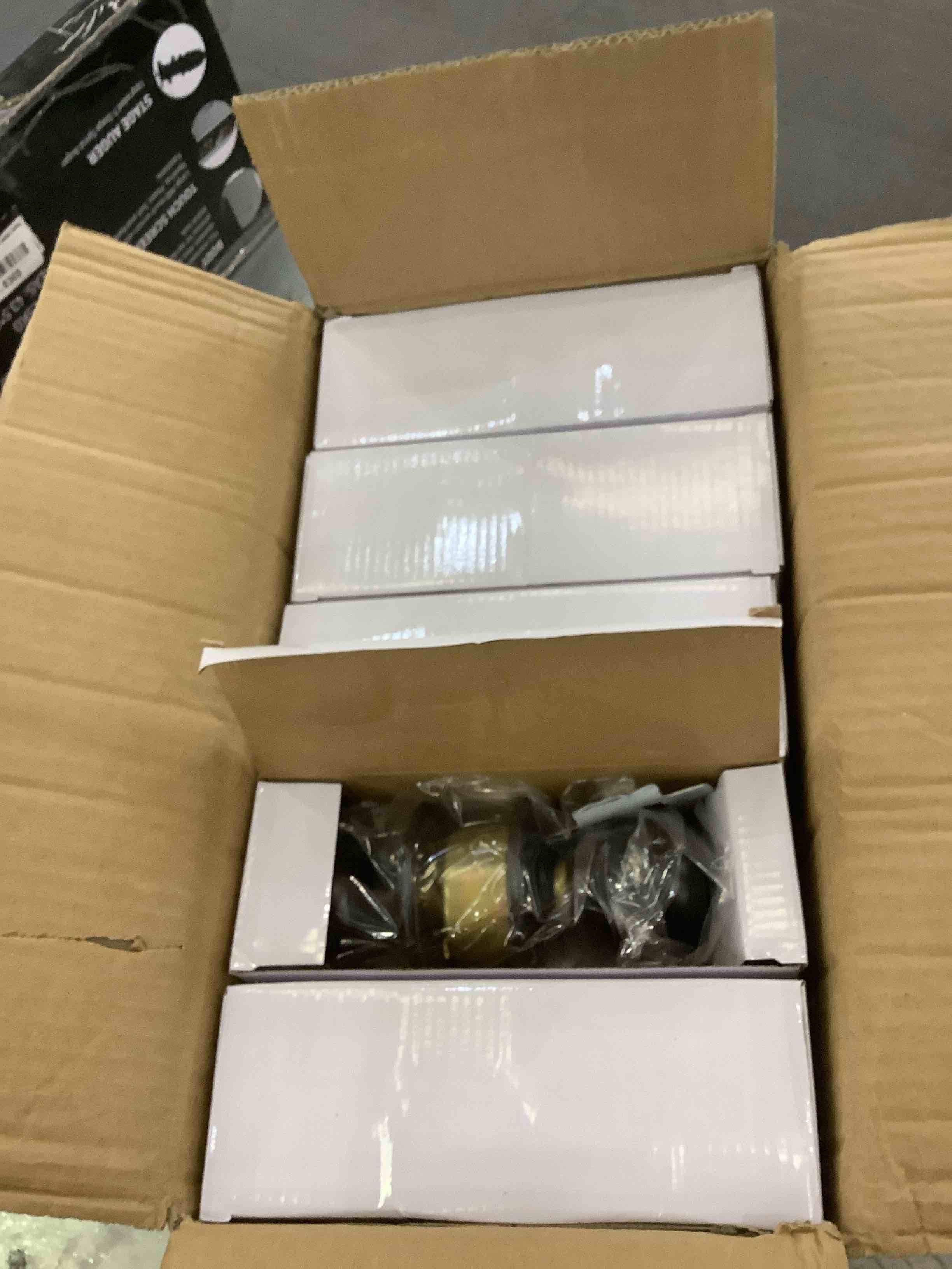 https://s3.amazonaws.com/lotting-images-prod/BargainHunt/EXS01220896_1710769696141.jpeg