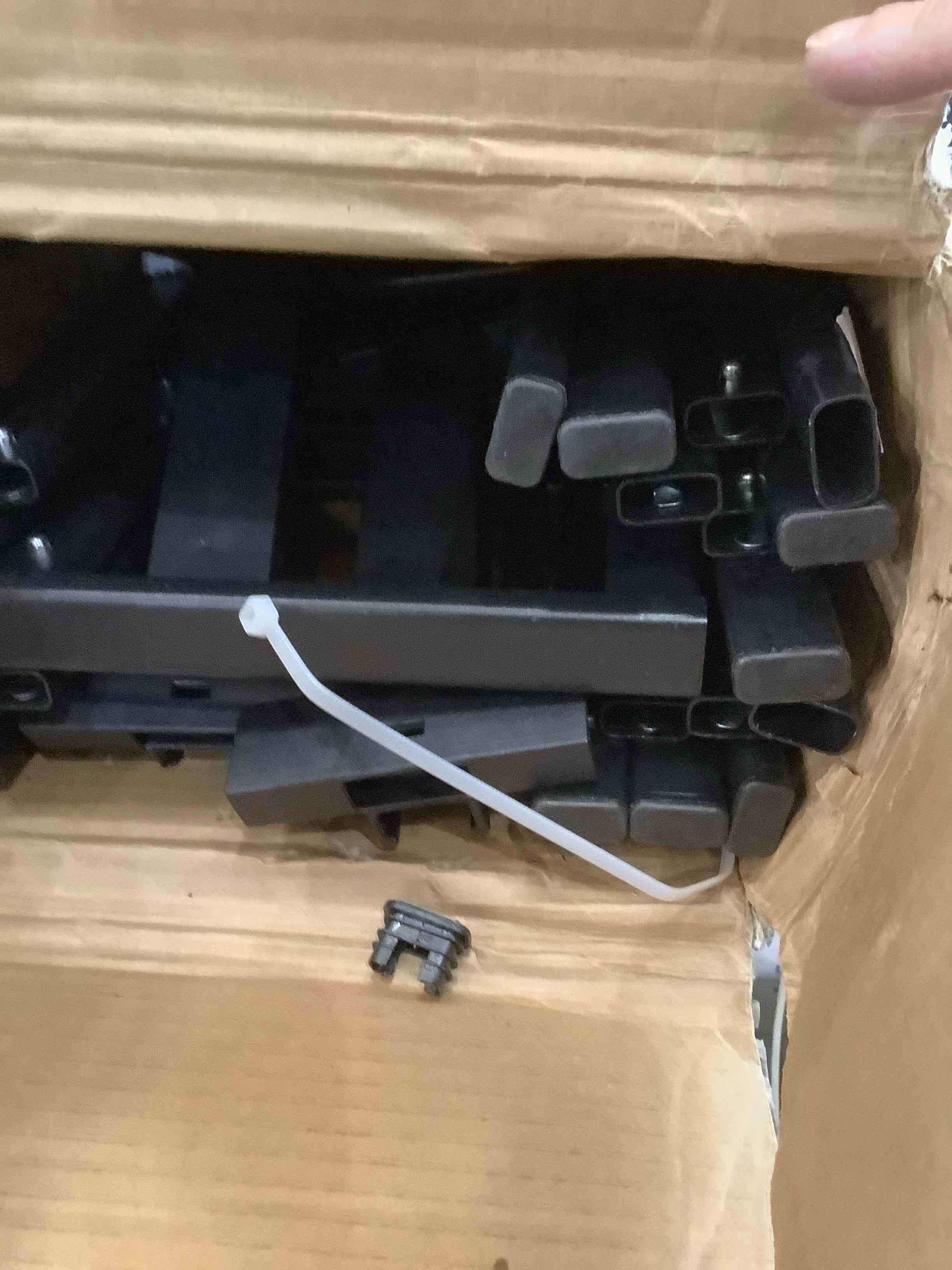 https://s3.amazonaws.com/lotting-images-prod/BargainHunt/EXS01220984_1710787859156.jpeg