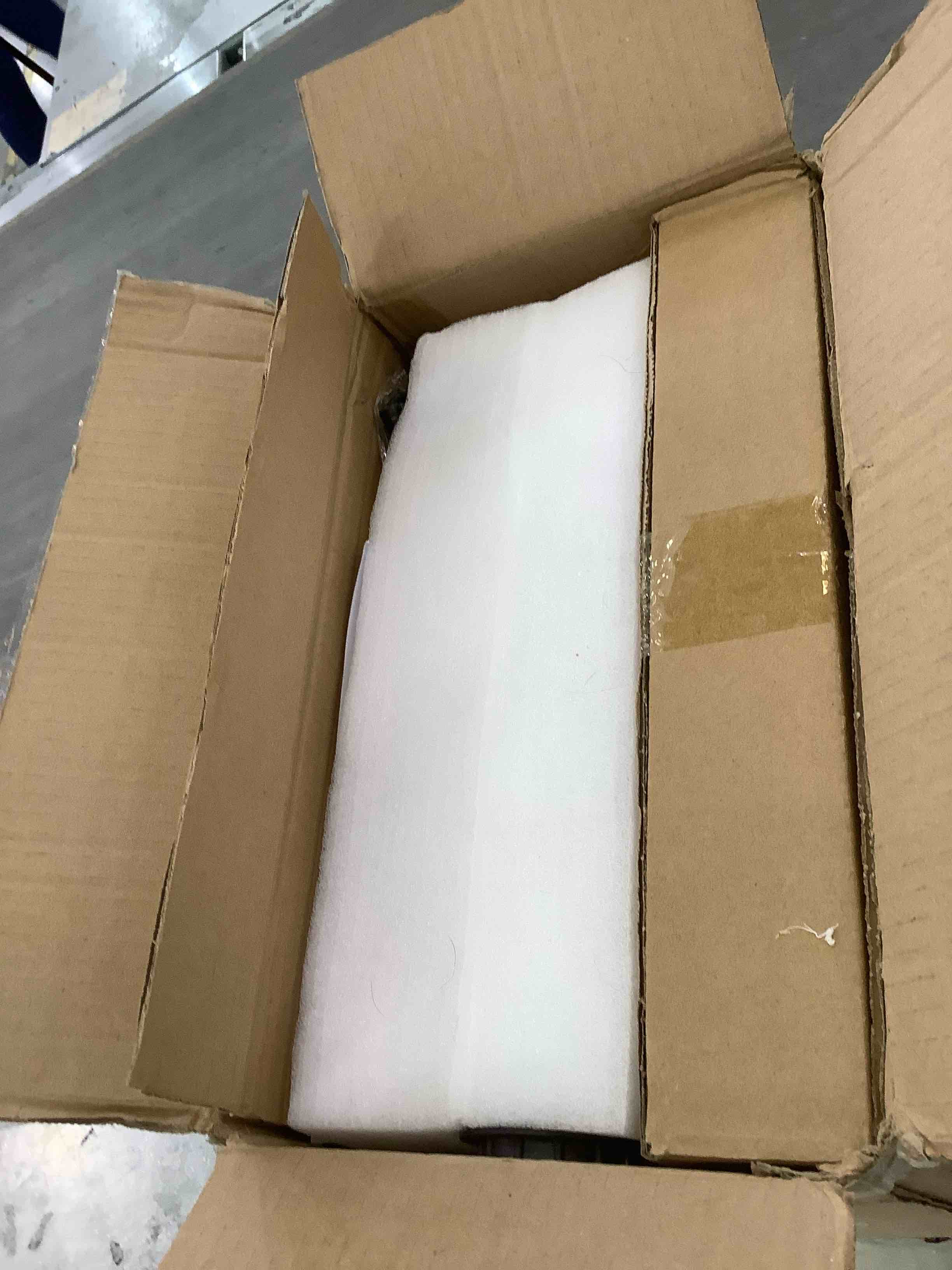 https://s3.amazonaws.com/lotting-images-prod/BargainHunt/EXS01220995_1710789487517.jpeg