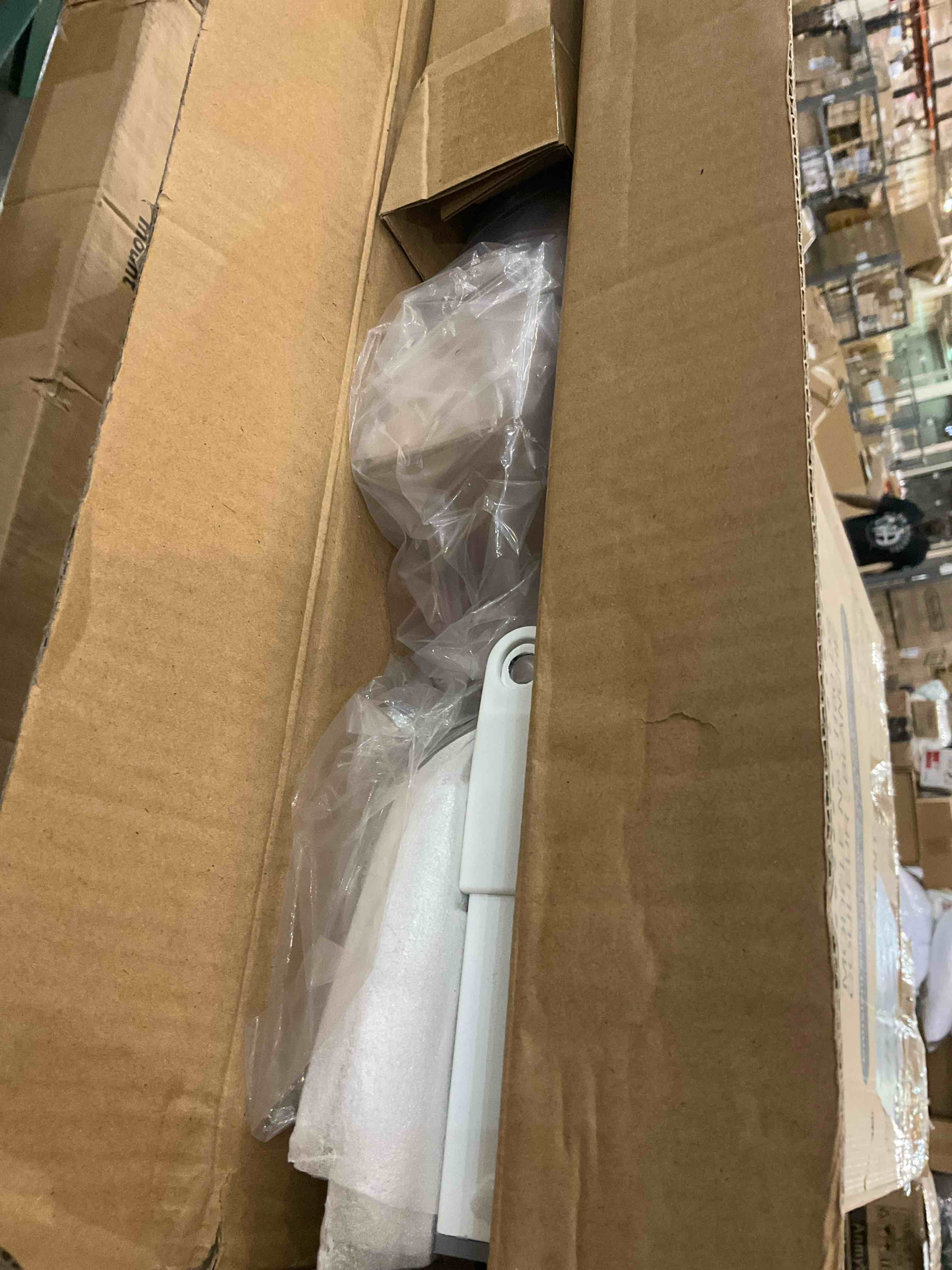 https://s3.amazonaws.com/lotting-images-prod/BargainHunt/EXS01221012_1710776900618.jpeg