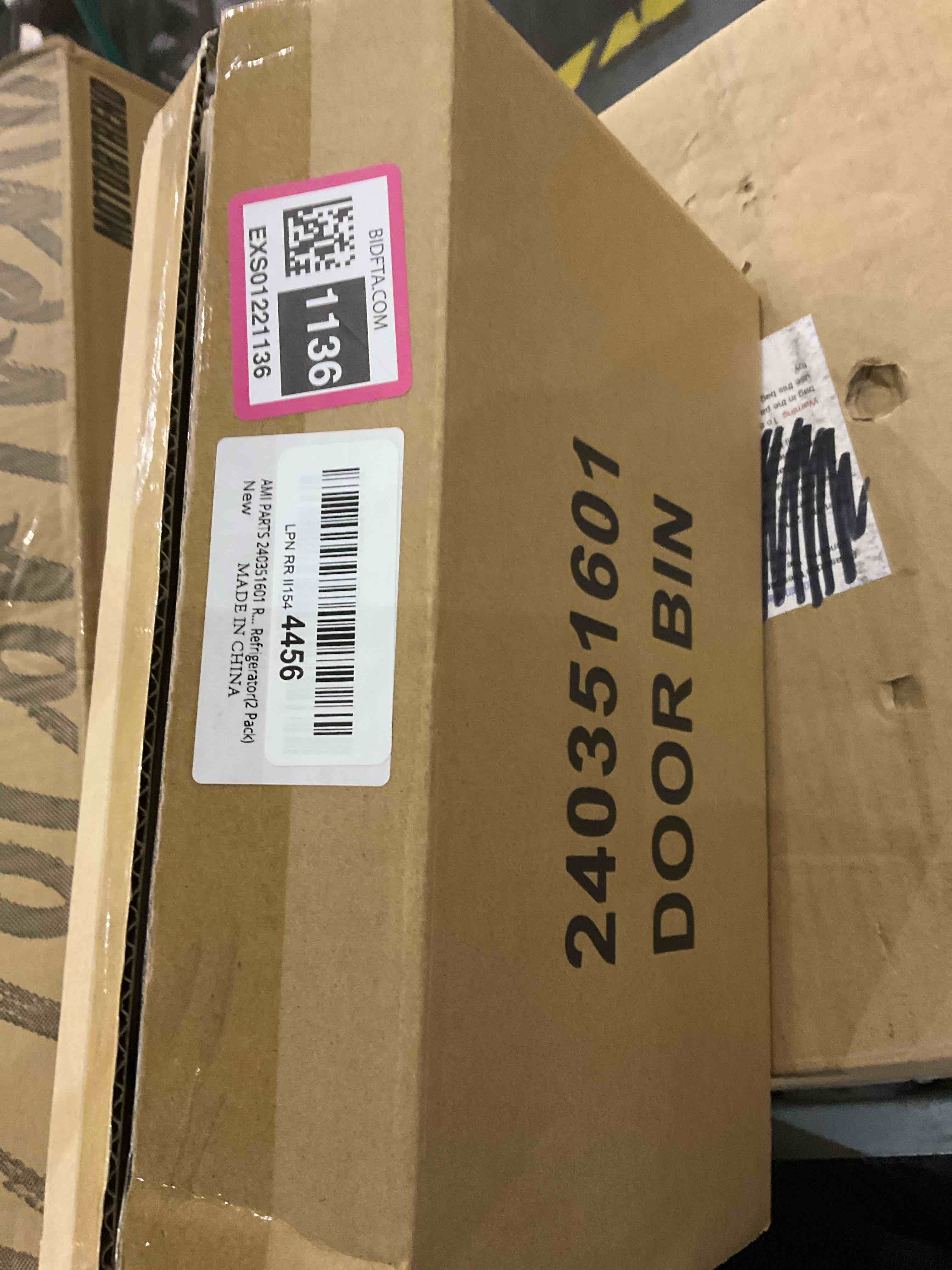 https://s3.amazonaws.com/lotting-images-prod/BargainHunt/EXS01221136_1710934216461.jpeg