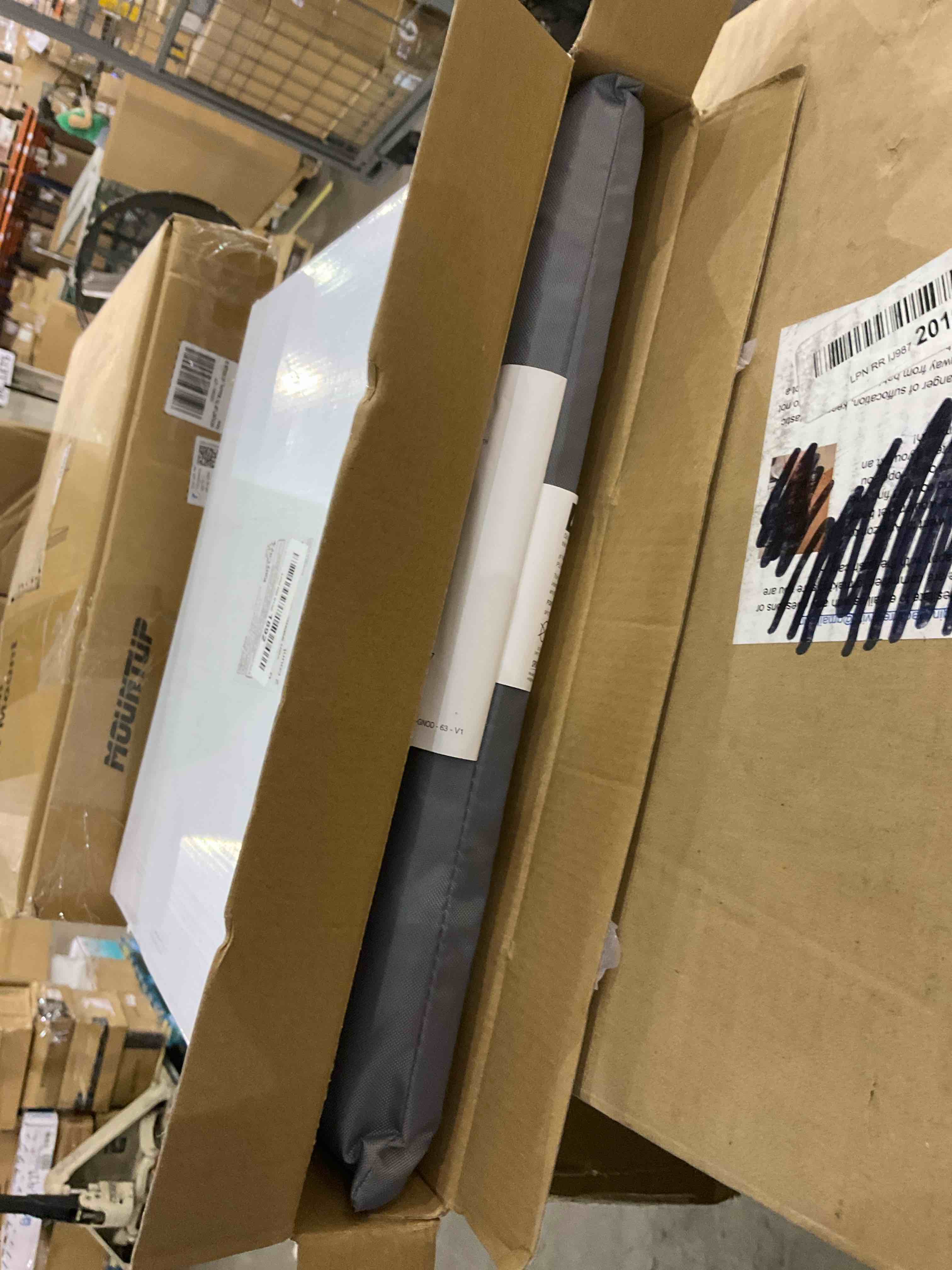 https://s3.amazonaws.com/lotting-images-prod/BargainHunt/EXS01221178_1710938450704.jpeg