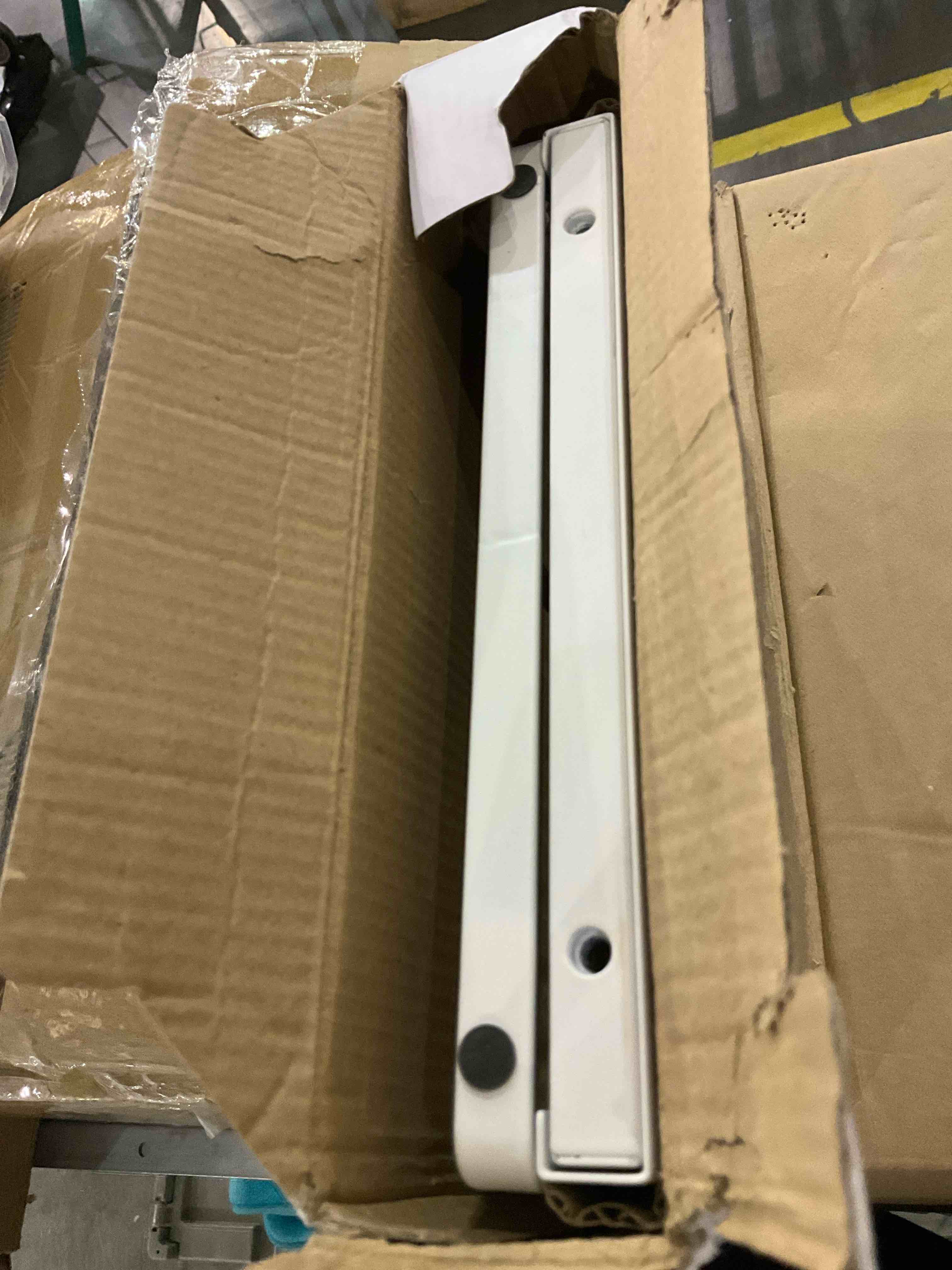 https://s3.amazonaws.com/lotting-images-prod/BargainHunt/EXS01221183_1710938281524.jpeg
