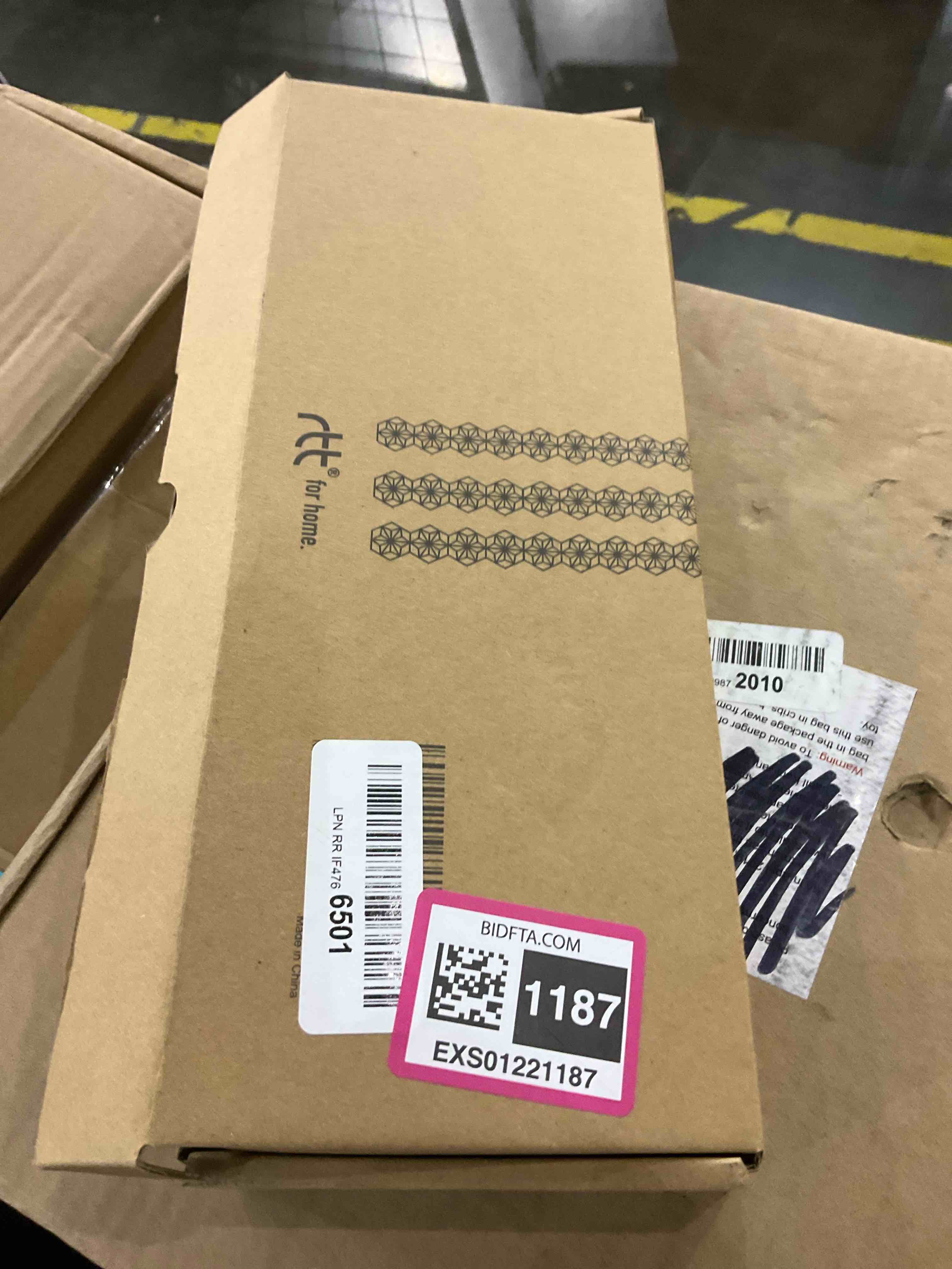 https://s3.amazonaws.com/lotting-images-prod/BargainHunt/EXS01221187_1710937835397.jpeg