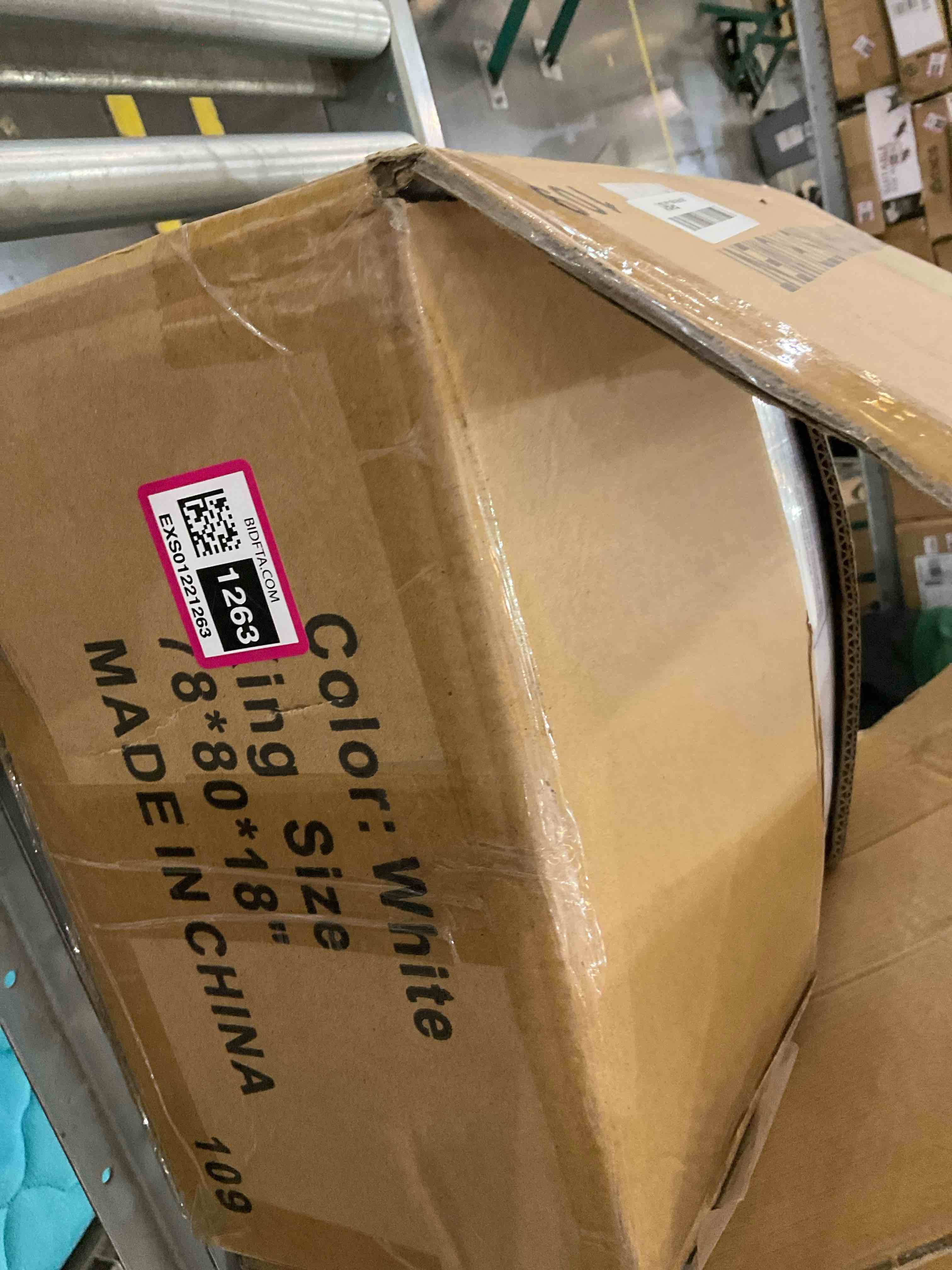 https://s3.amazonaws.com/lotting-images-prod/BargainHunt/EXS01221263_1710949879414.jpeg