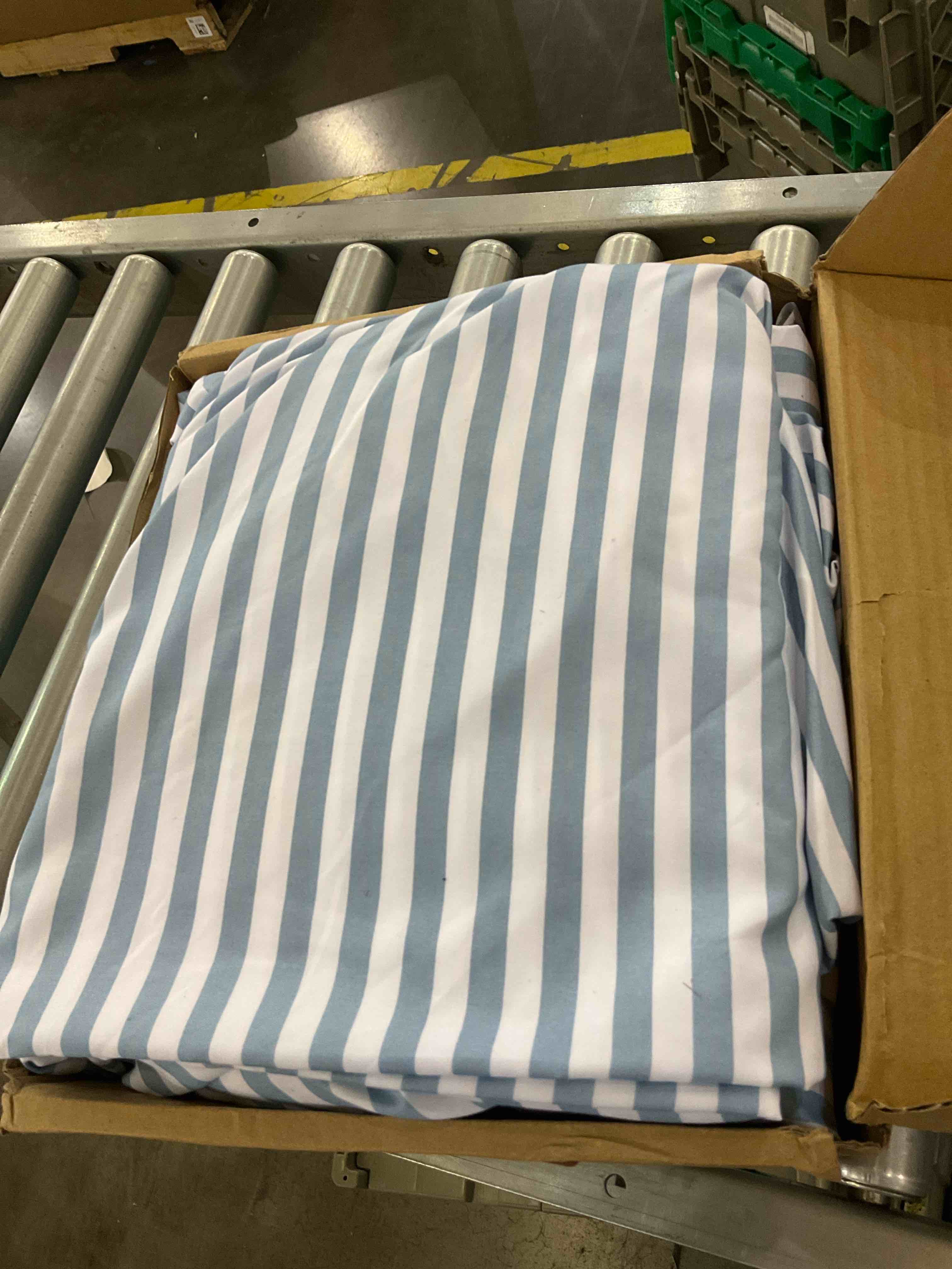 https://s3.amazonaws.com/lotting-images-prod/BargainHunt/EXS01221404_1711378567317.jpeg