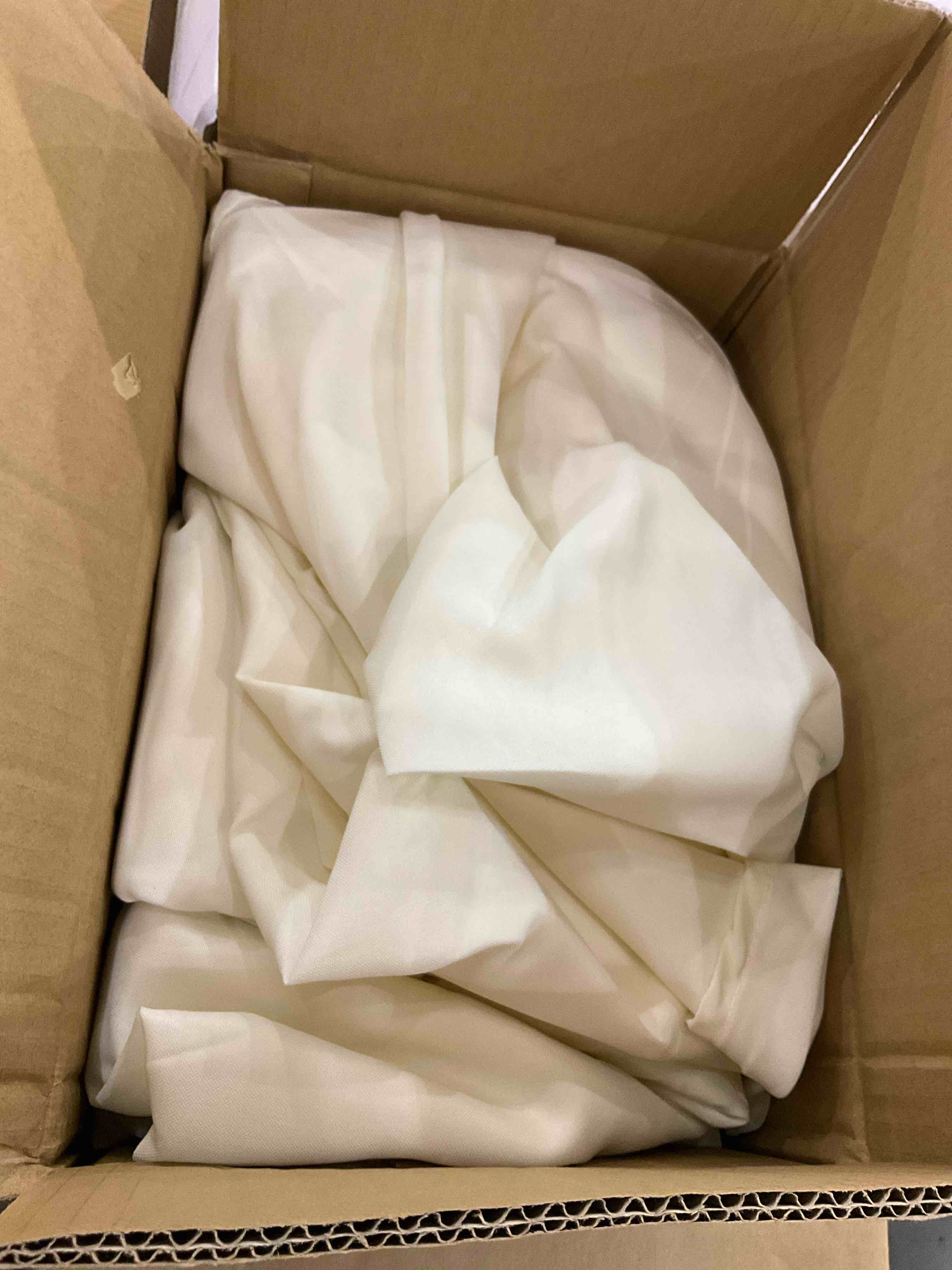 https://s3.amazonaws.com/lotting-images-prod/BargainHunt/EXS01221422_1711385207687.jpeg