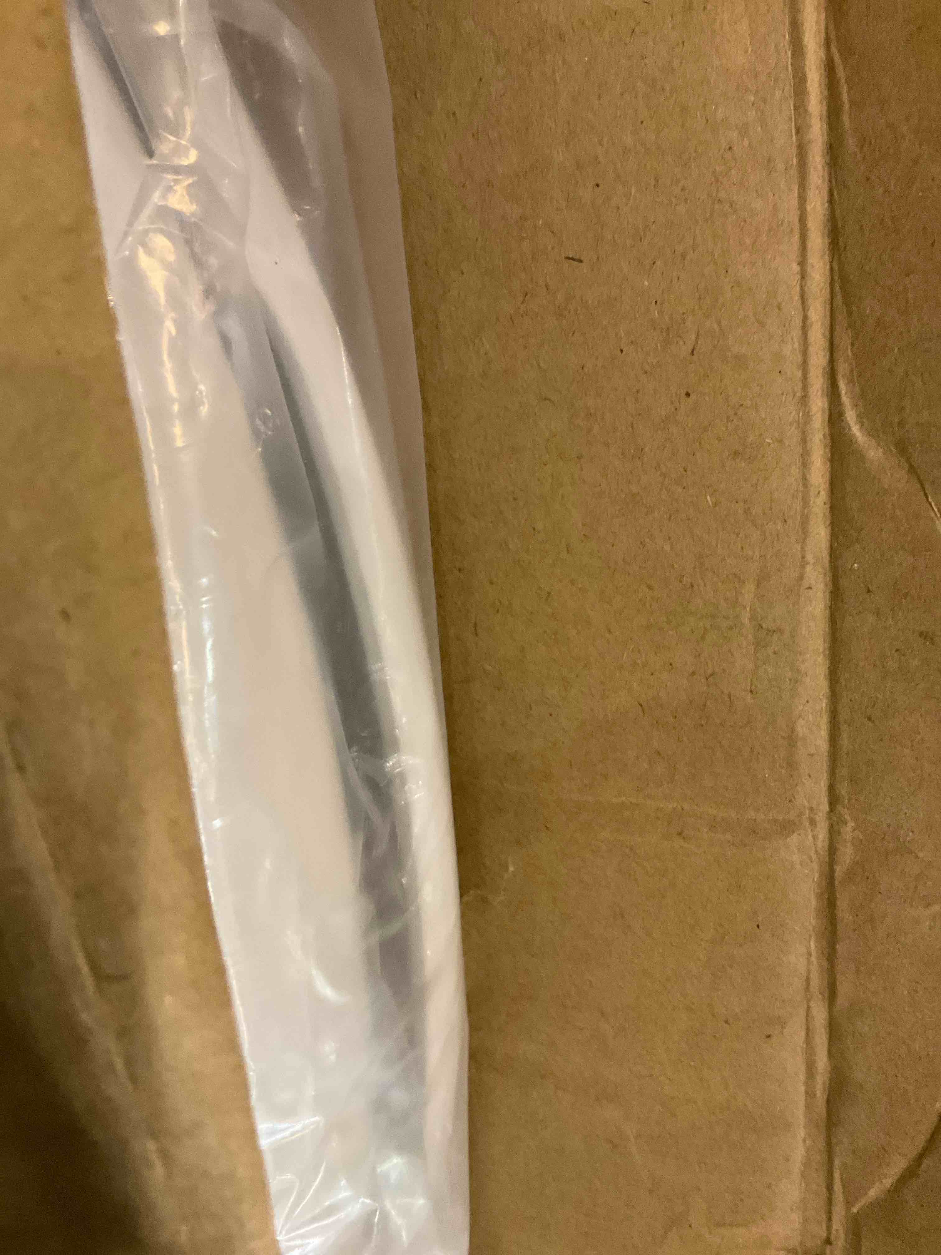 https://s3.amazonaws.com/lotting-images-prod/BargainHunt/EXS01221545_1709842418399.jpeg