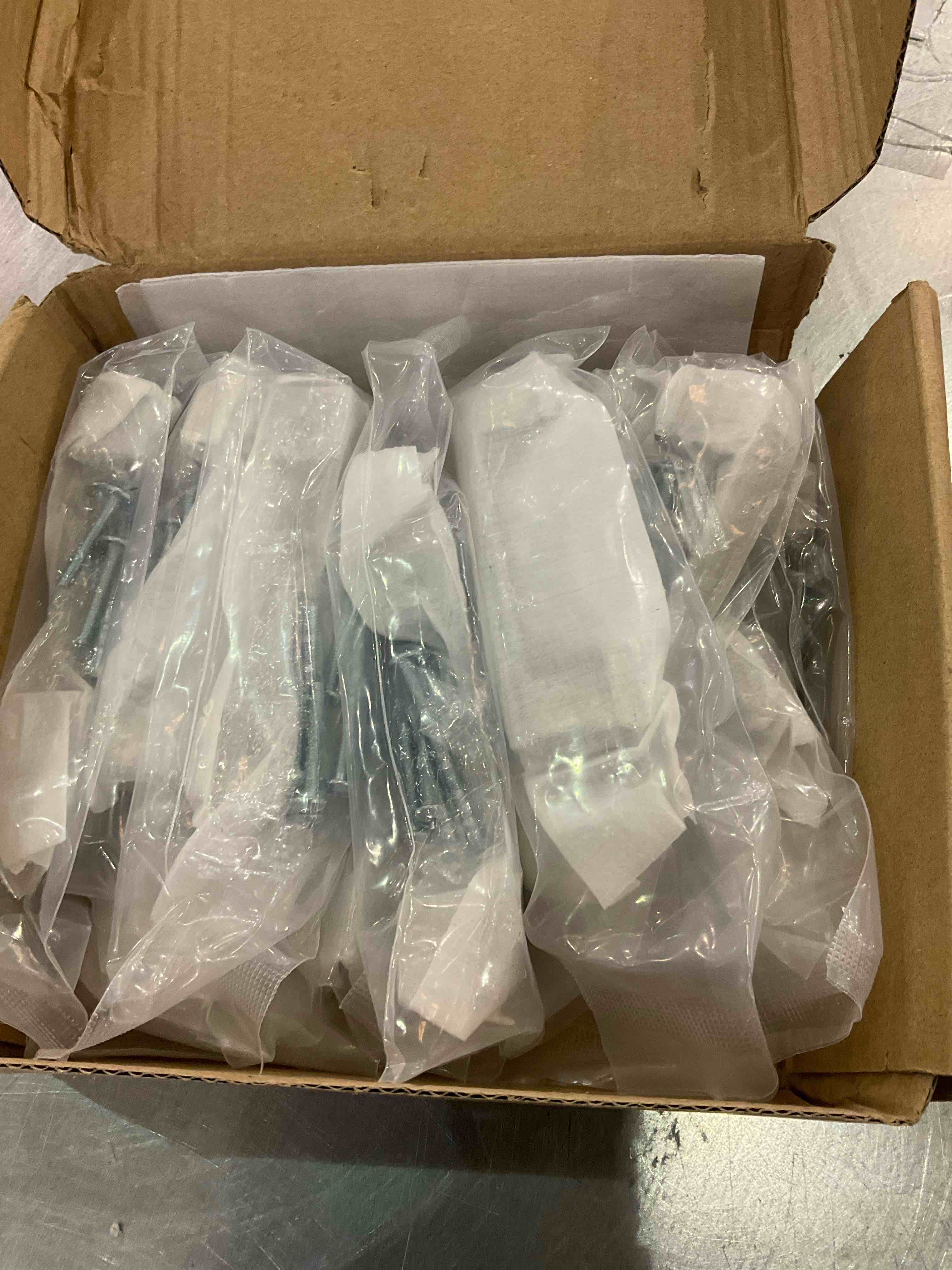 https://s3.amazonaws.com/lotting-images-prod/BargainHunt/EXS01222085_1710252303634.jpeg