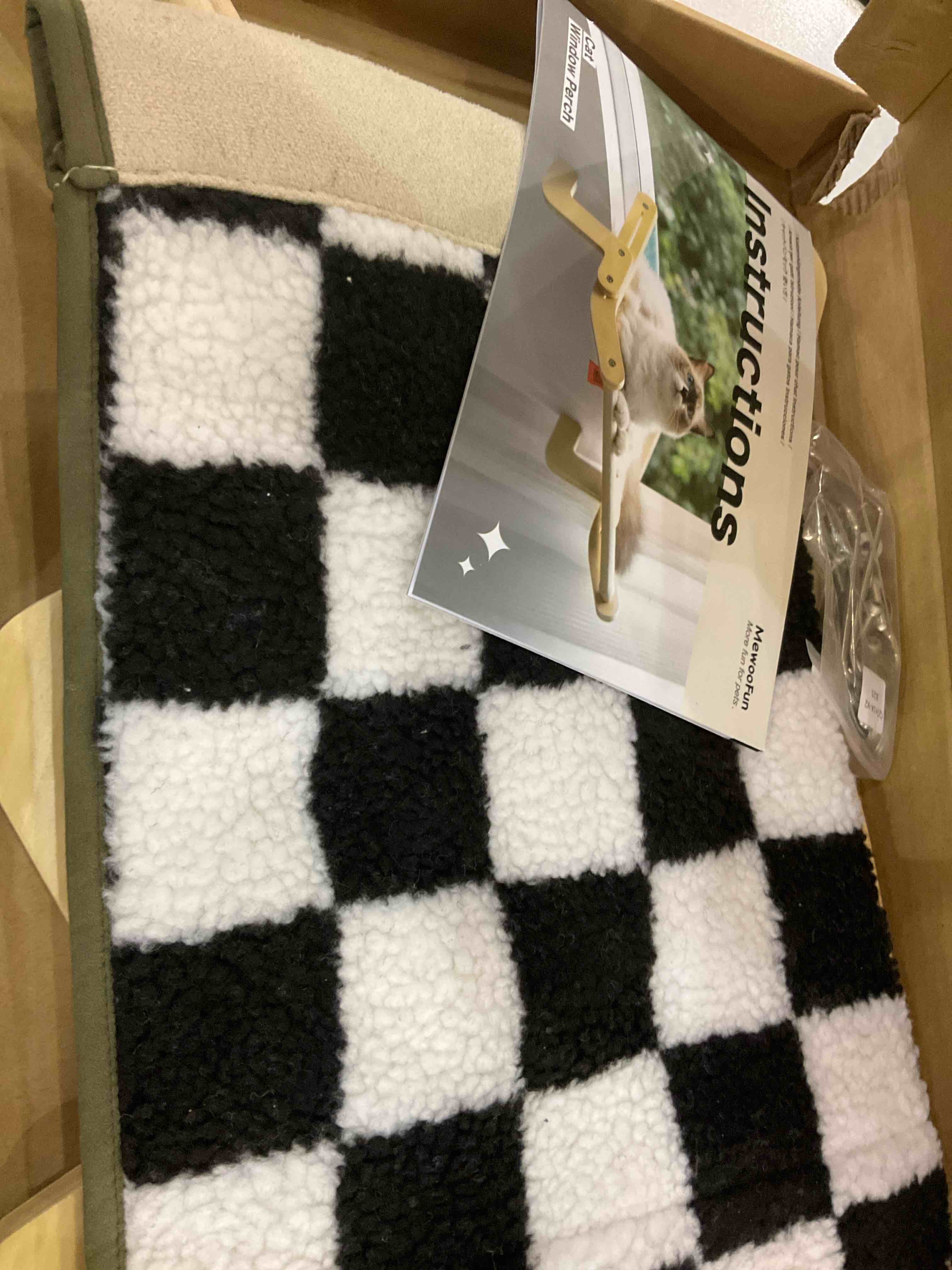 https://s3.amazonaws.com/lotting-images-prod/BargainHunt/EXS01222088_1710252816783.jpeg