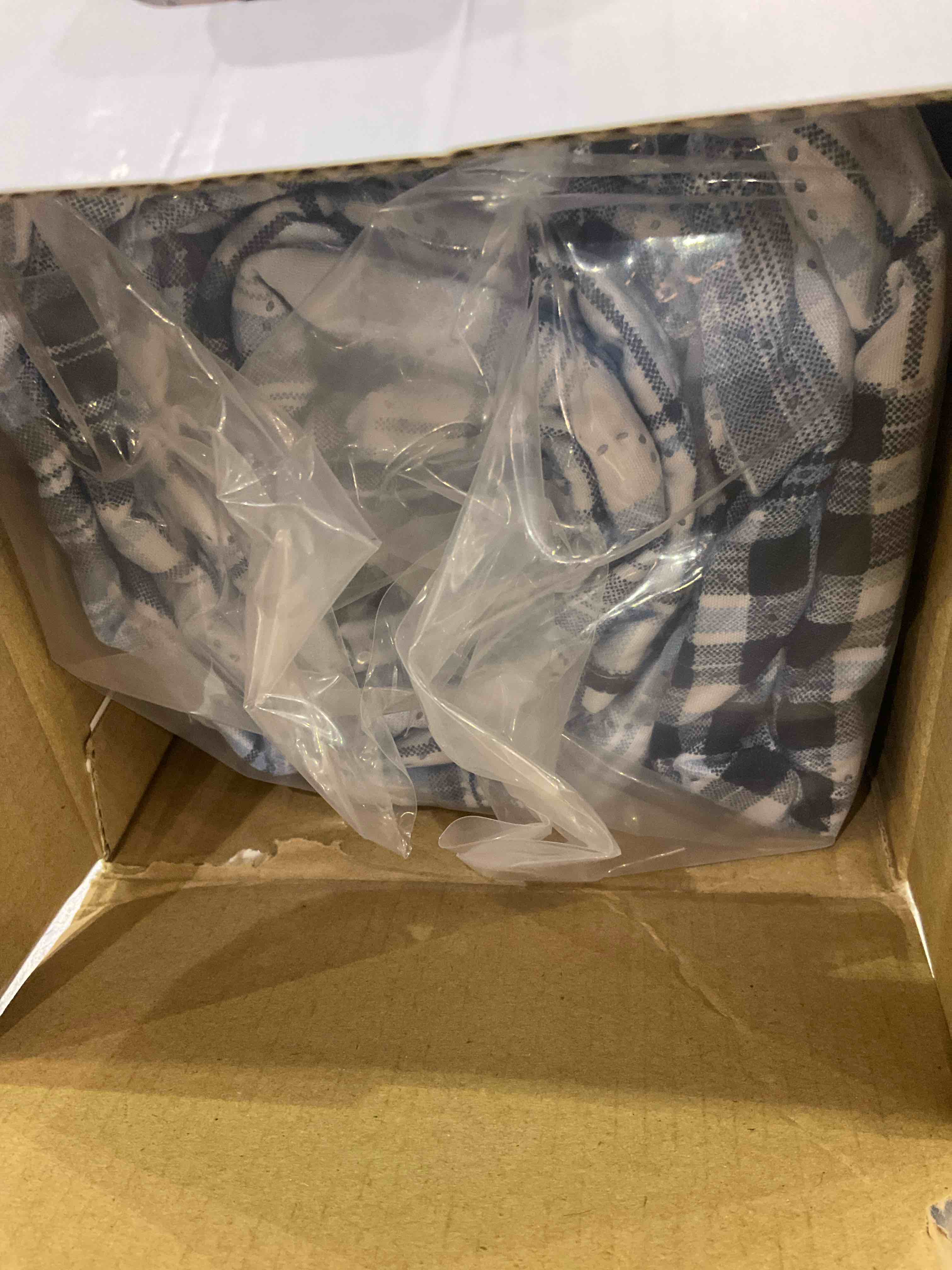 https://s3.amazonaws.com/lotting-images-prod/BargainHunt/EXS01222422_1710509829845.jpeg