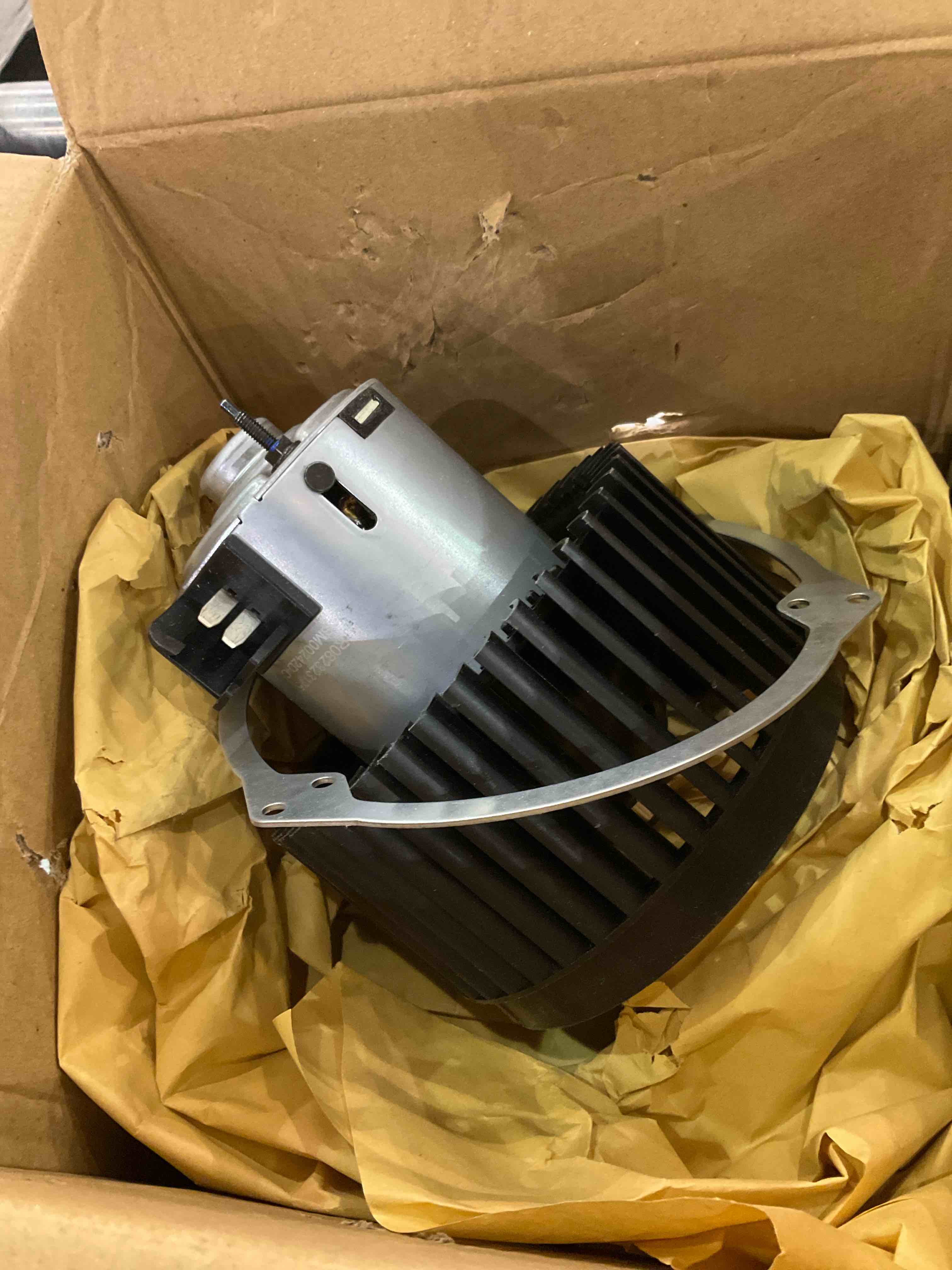 https://s3.amazonaws.com/lotting-images-prod/BargainHunt/EXS01222438_1710512651964.jpeg