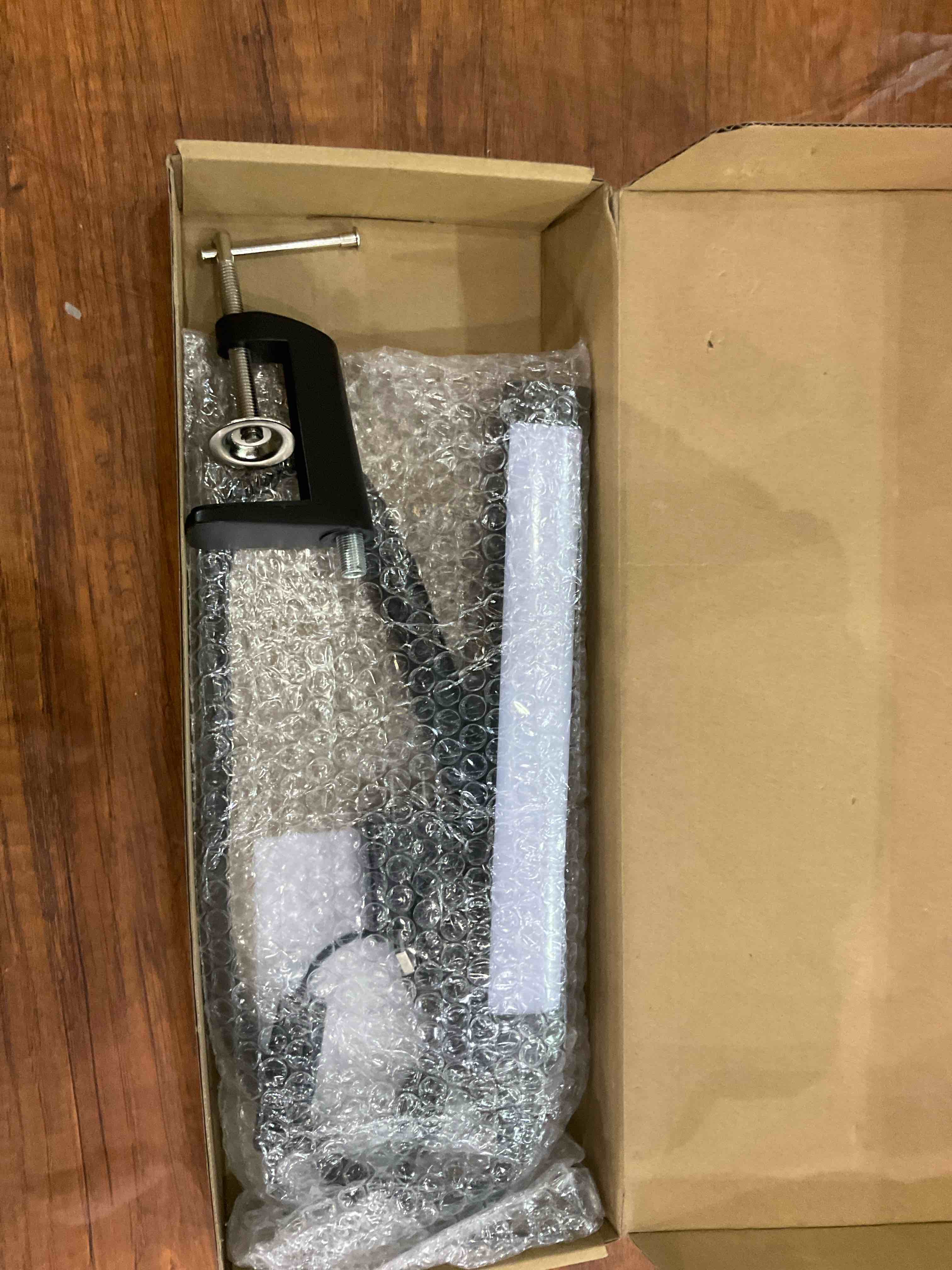 https://s3.amazonaws.com/lotting-images-prod/BargainHunt/EXS01222694_1712070886978.jpeg