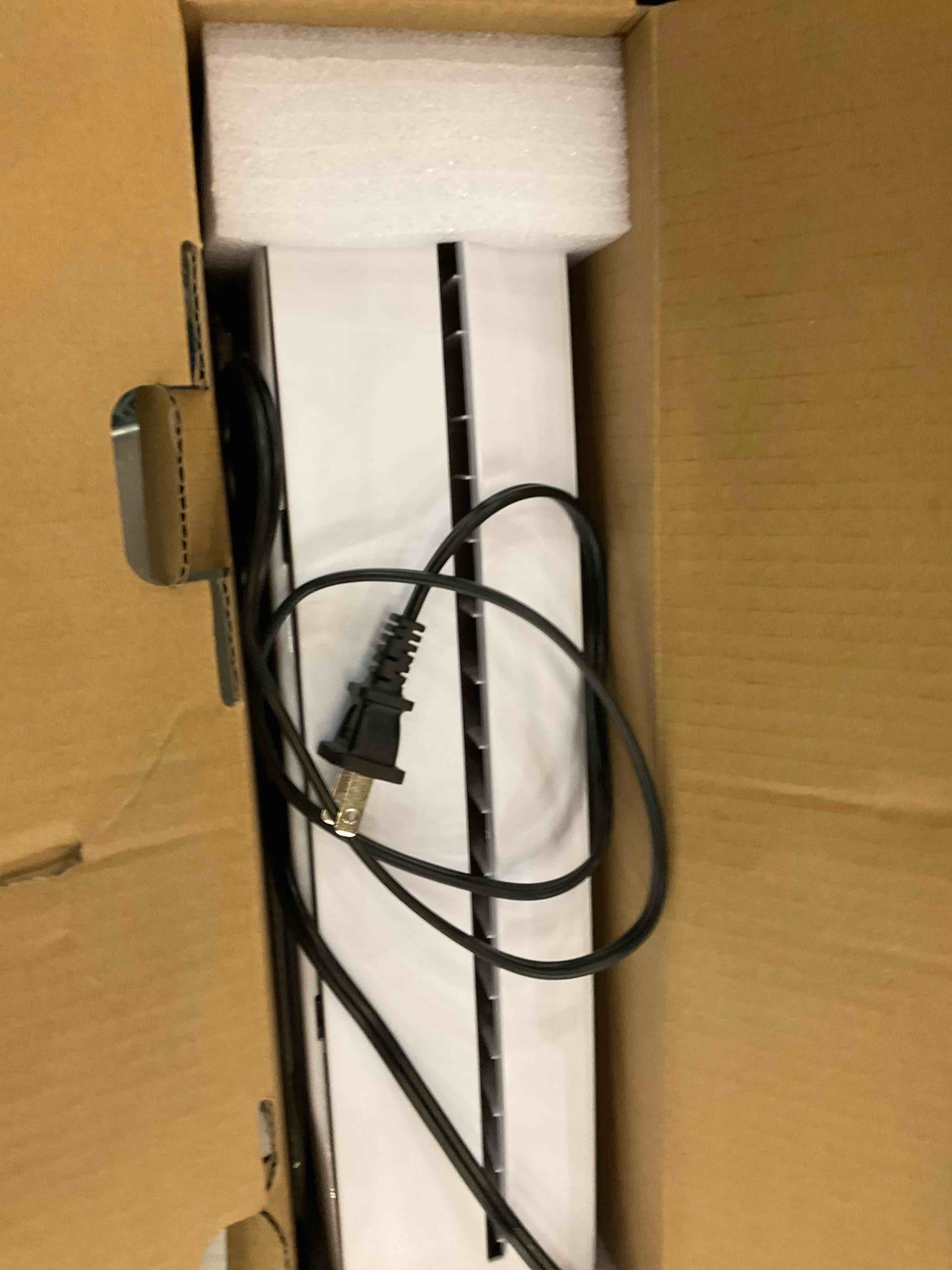 https://s3.amazonaws.com/lotting-images-prod/BargainHunt/EXS01223162_1710183106071.jpeg