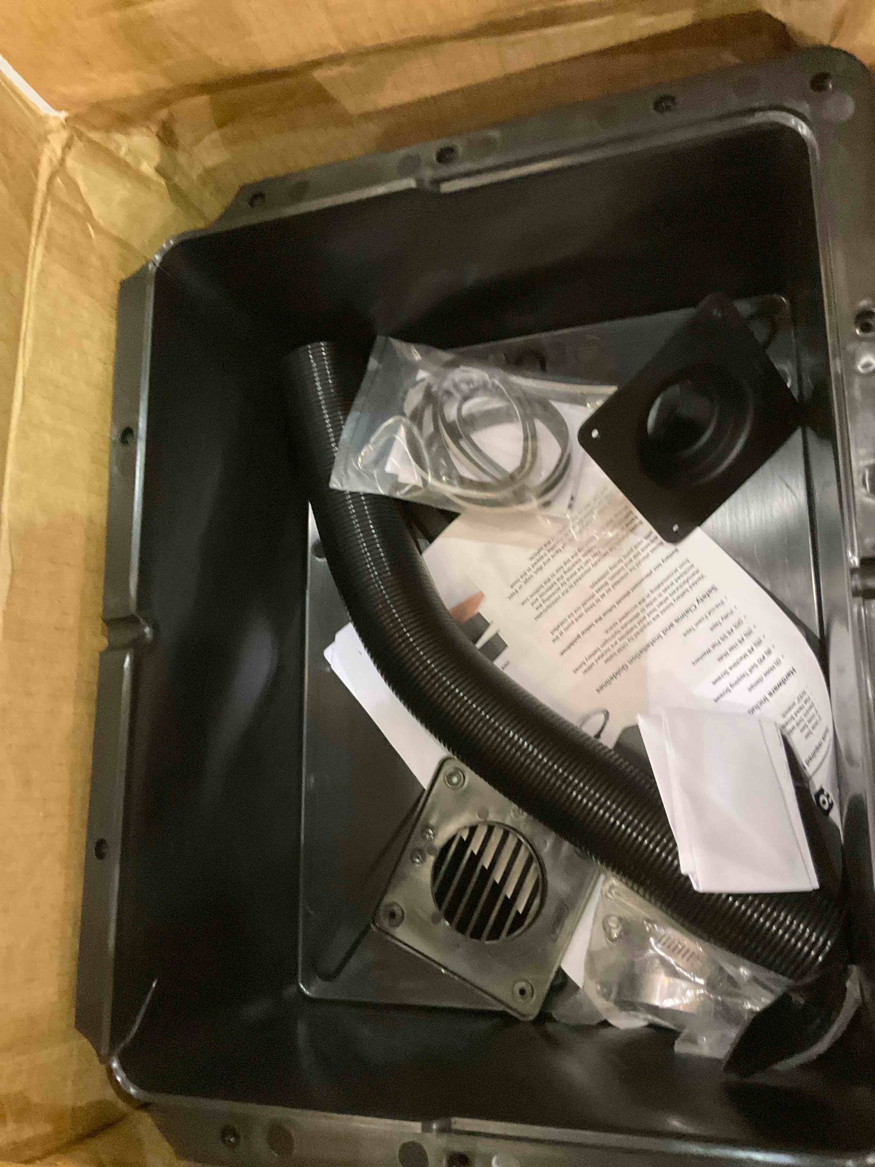 https://s3.amazonaws.com/lotting-images-prod/BargainHunt/EXS01223554_1710336569966.jpeg