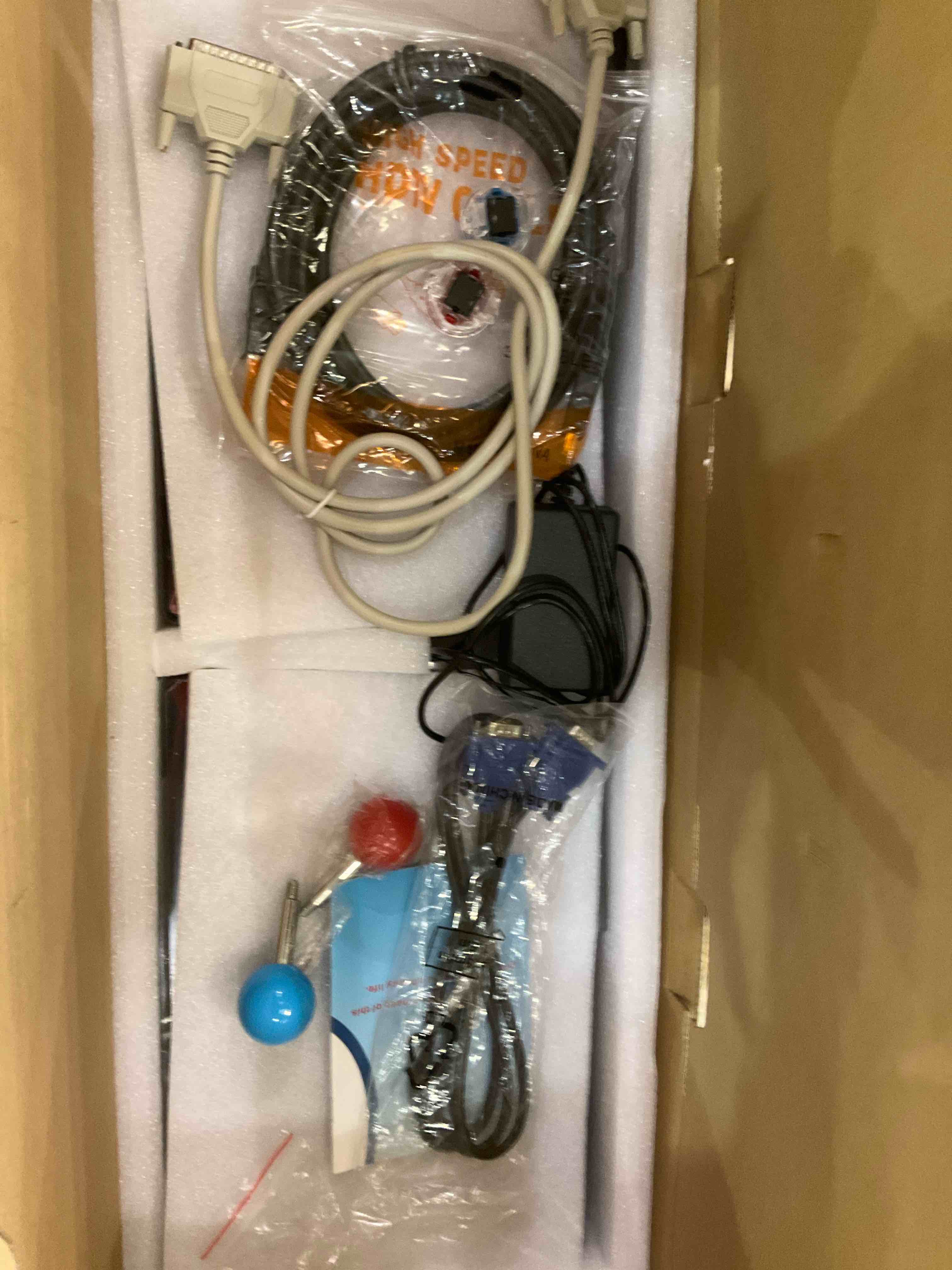 https://s3.amazonaws.com/lotting-images-prod/BargainHunt/EXS01223585_1710341510313.jpeg