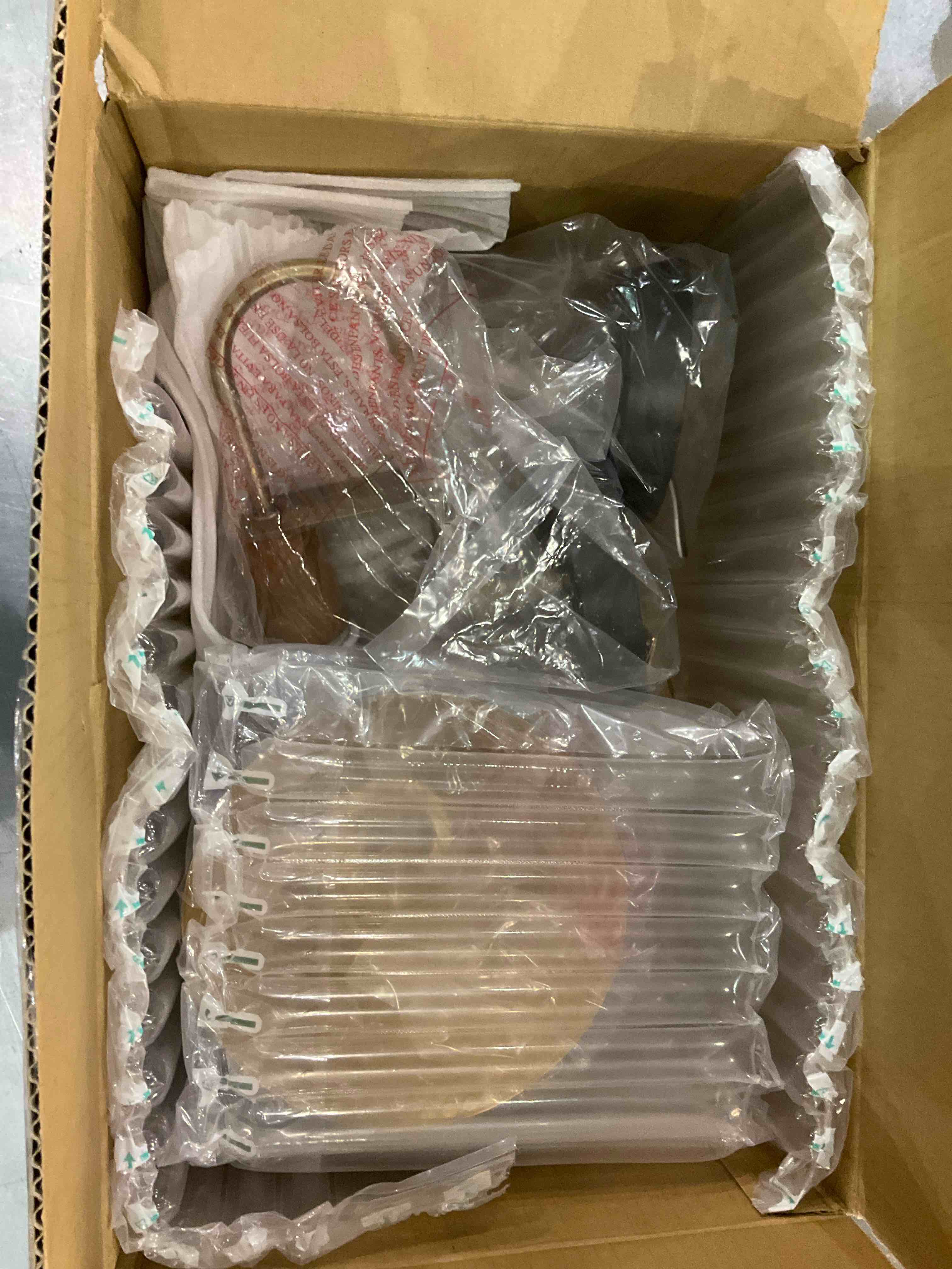 https://s3.amazonaws.com/lotting-images-prod/BargainHunt/EXS01223656_1710414998558.jpeg