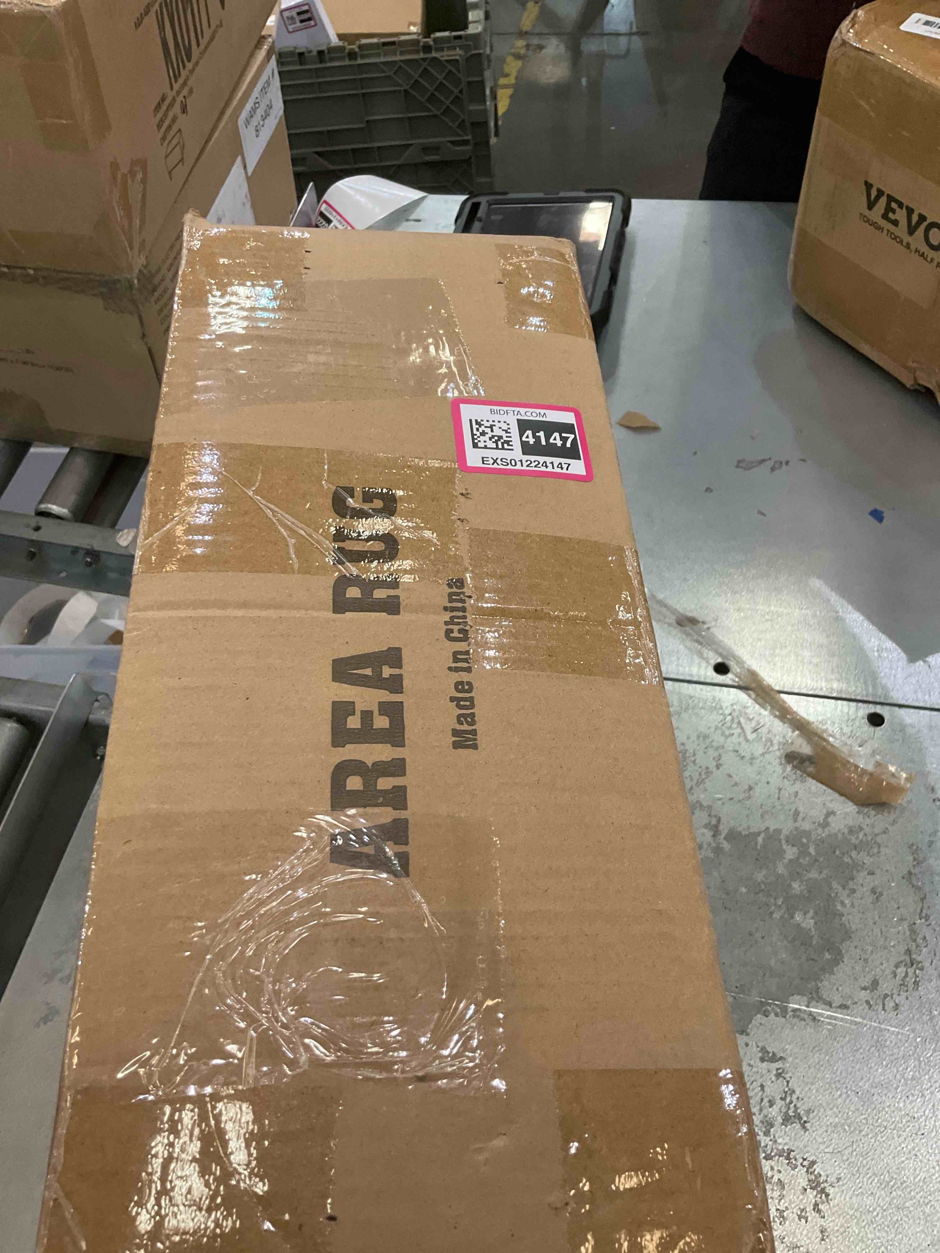 https://s3.amazonaws.com/lotting-images-prod/BargainHunt/EXS01224147_1710436661906.jpeg