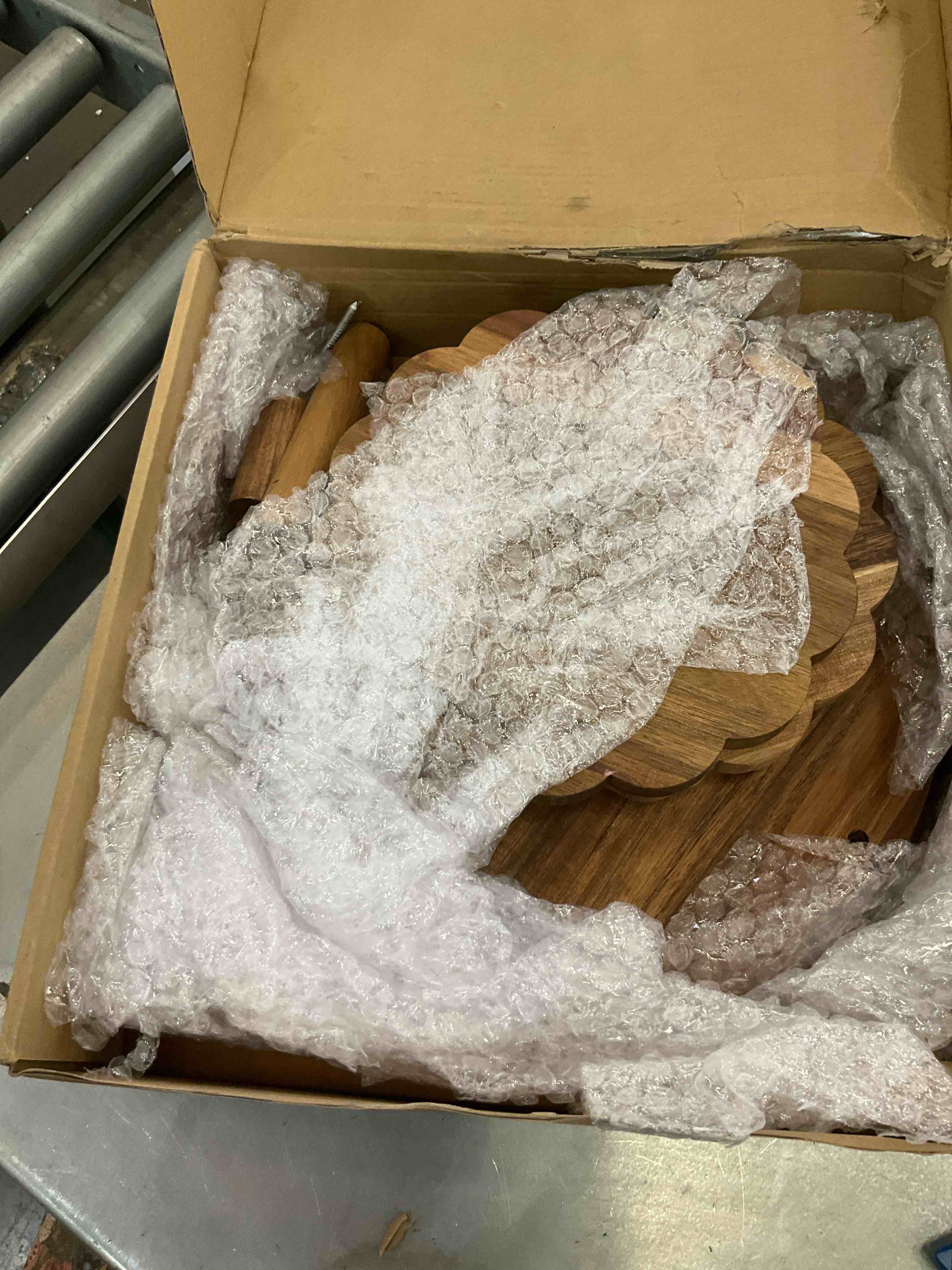 https://s3.amazonaws.com/lotting-images-prod/BargainHunt/EXS01224169_1710438808663.jpeg