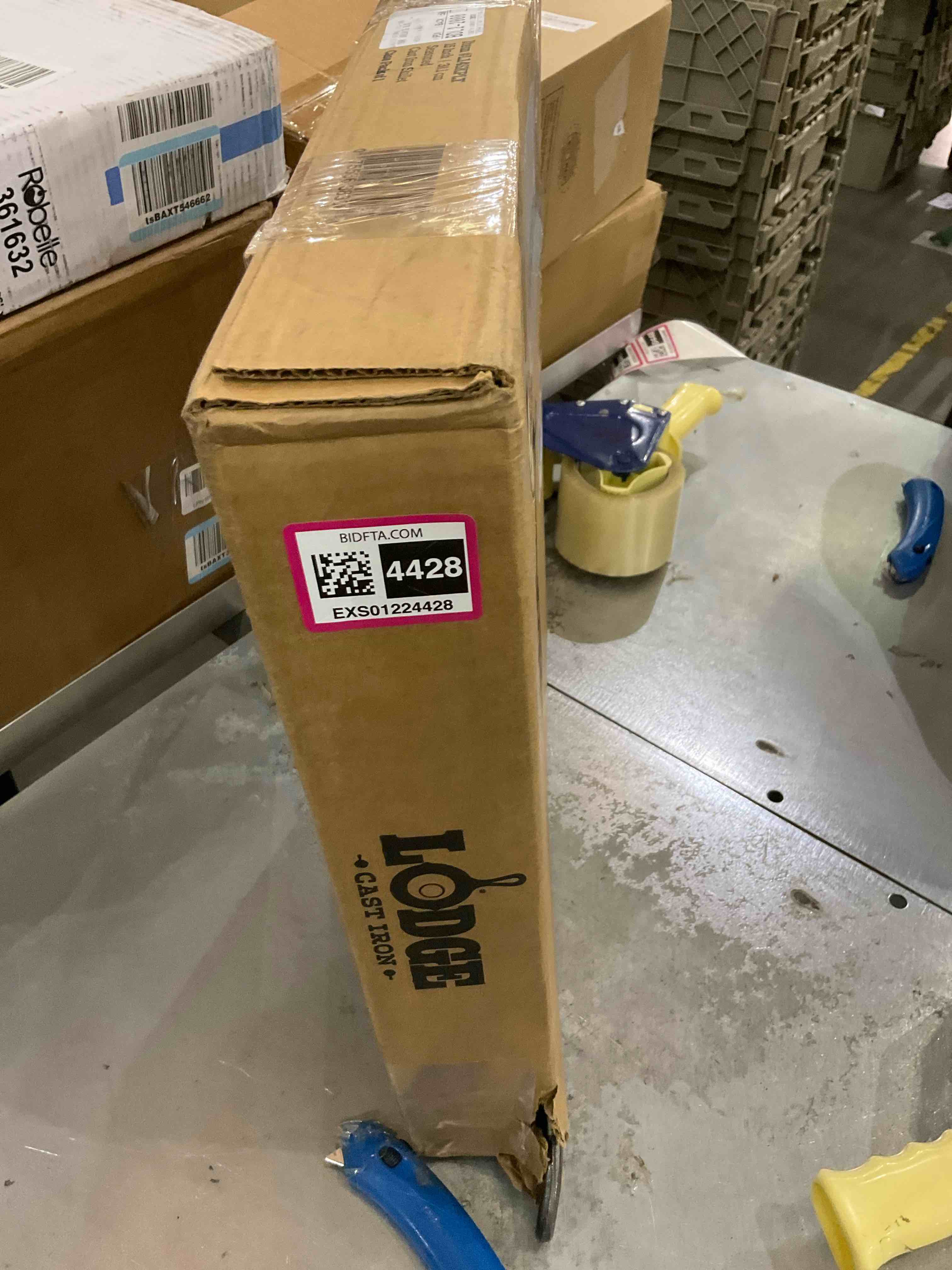 https://s3.amazonaws.com/lotting-images-prod/BargainHunt/EXS01224428_1710769801386.jpeg