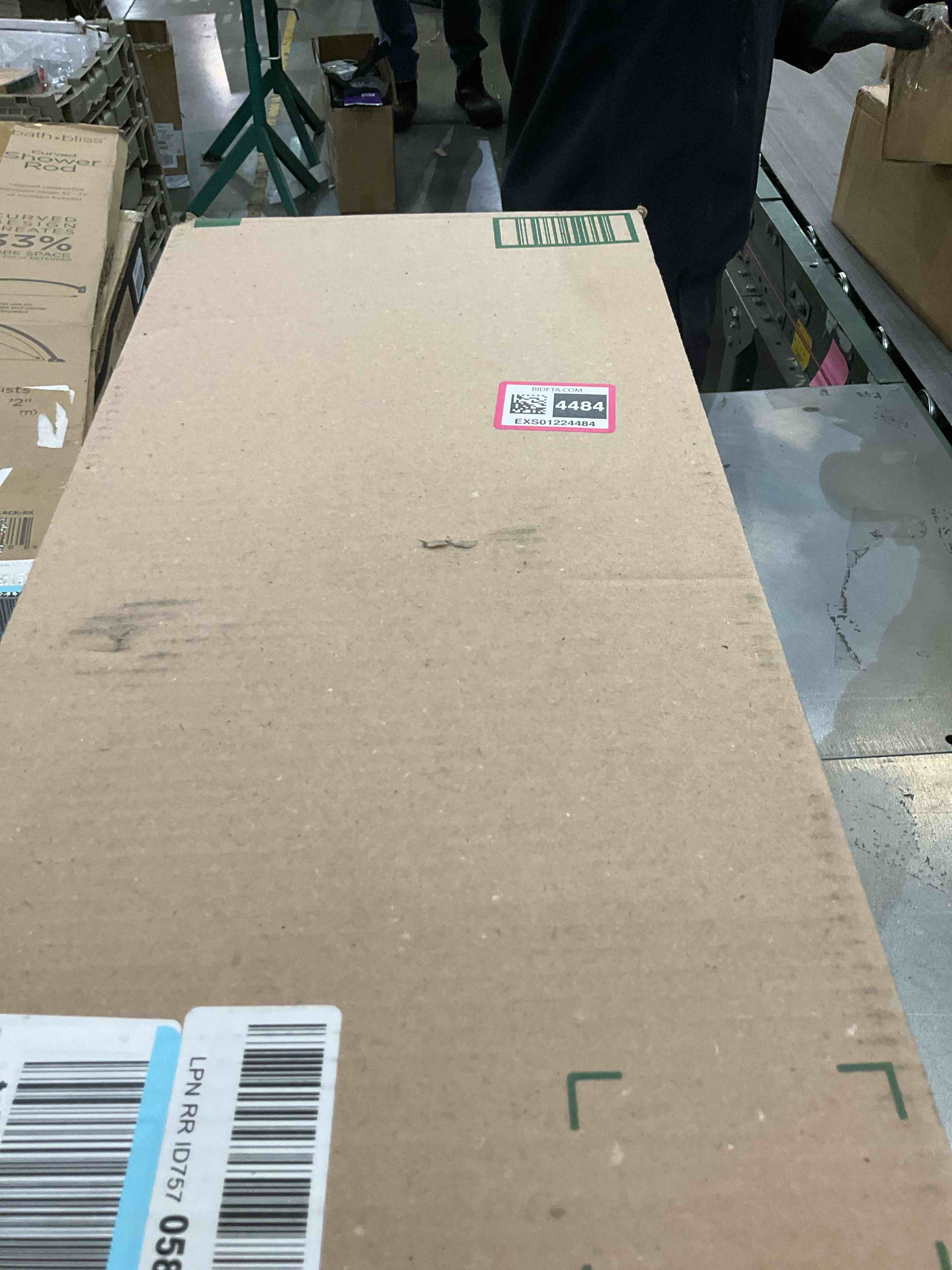https://s3.amazonaws.com/lotting-images-prod/BargainHunt/EXS01224484_1710782252707.jpeg