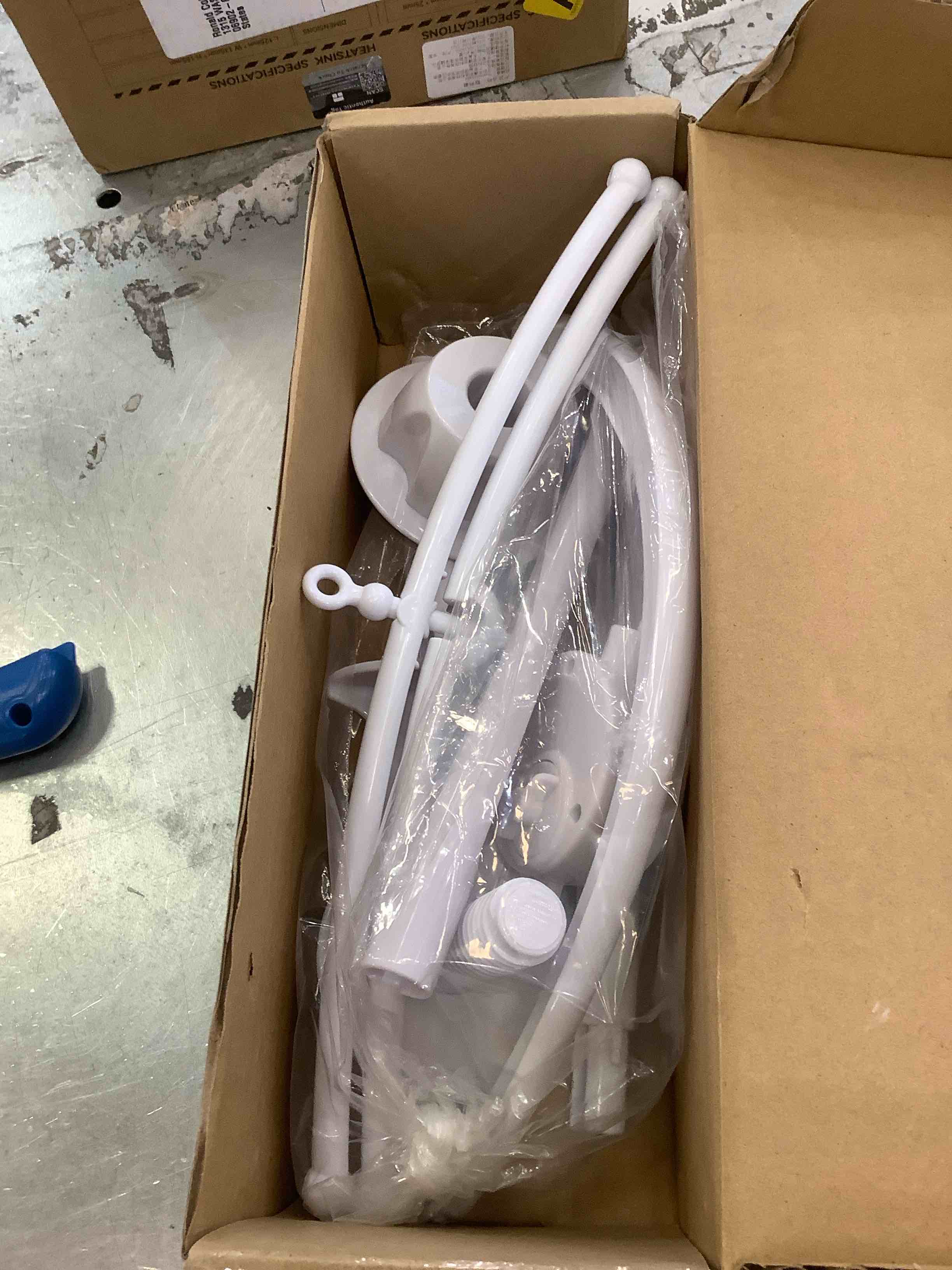 https://s3.amazonaws.com/lotting-images-prod/BargainHunt/EXS01225106_1711042308357.jpeg
