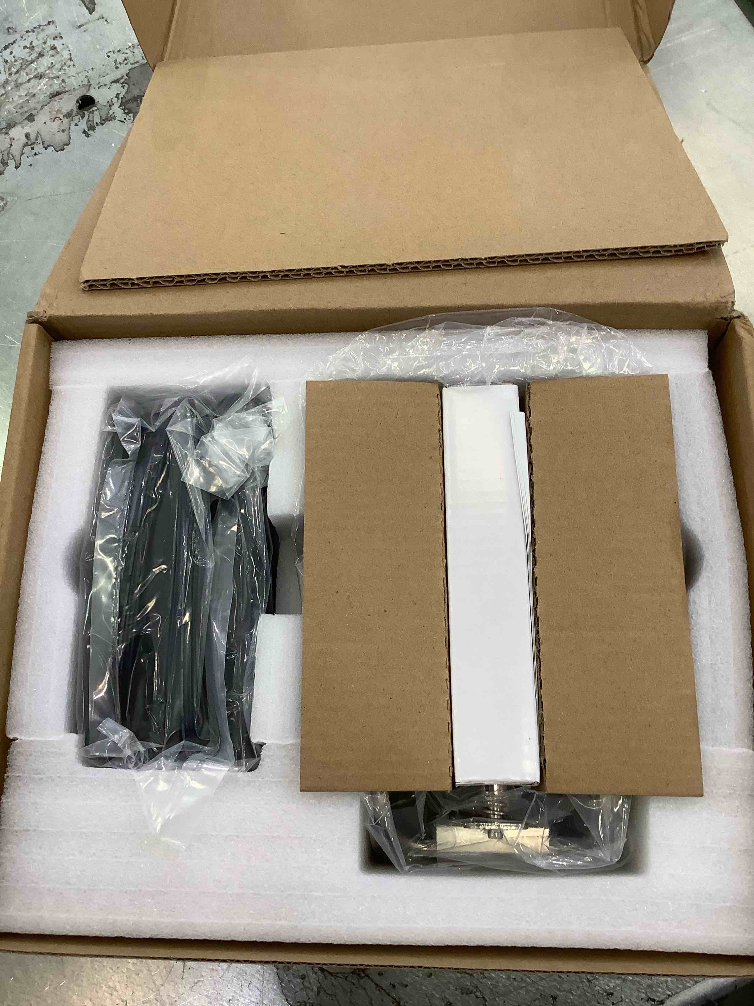 https://s3.amazonaws.com/lotting-images-prod/BargainHunt/EXS01225107_1711042357890.jpeg