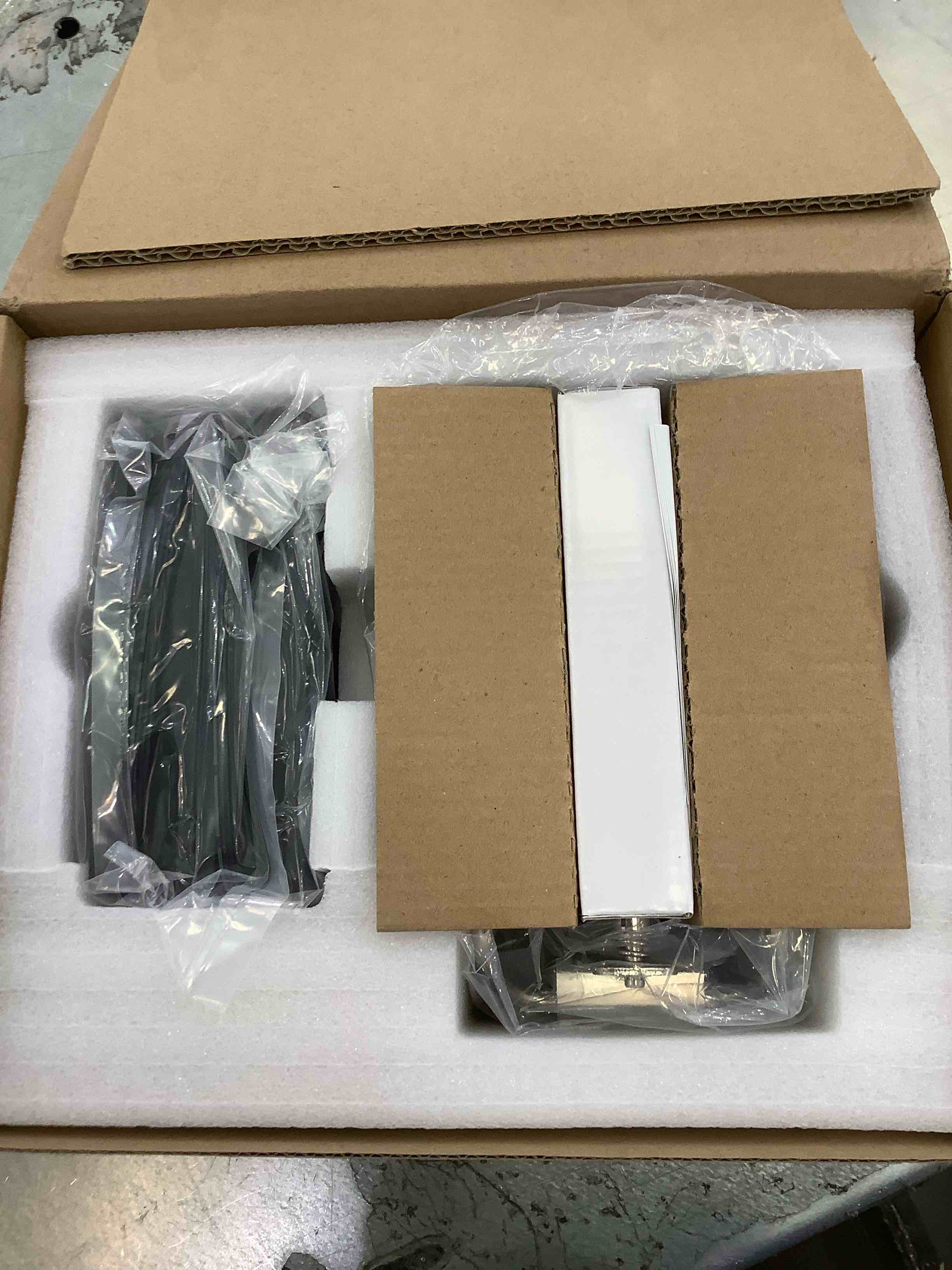 https://s3.amazonaws.com/lotting-images-prod/BargainHunt/EXS01225107_1711042358897.jpeg