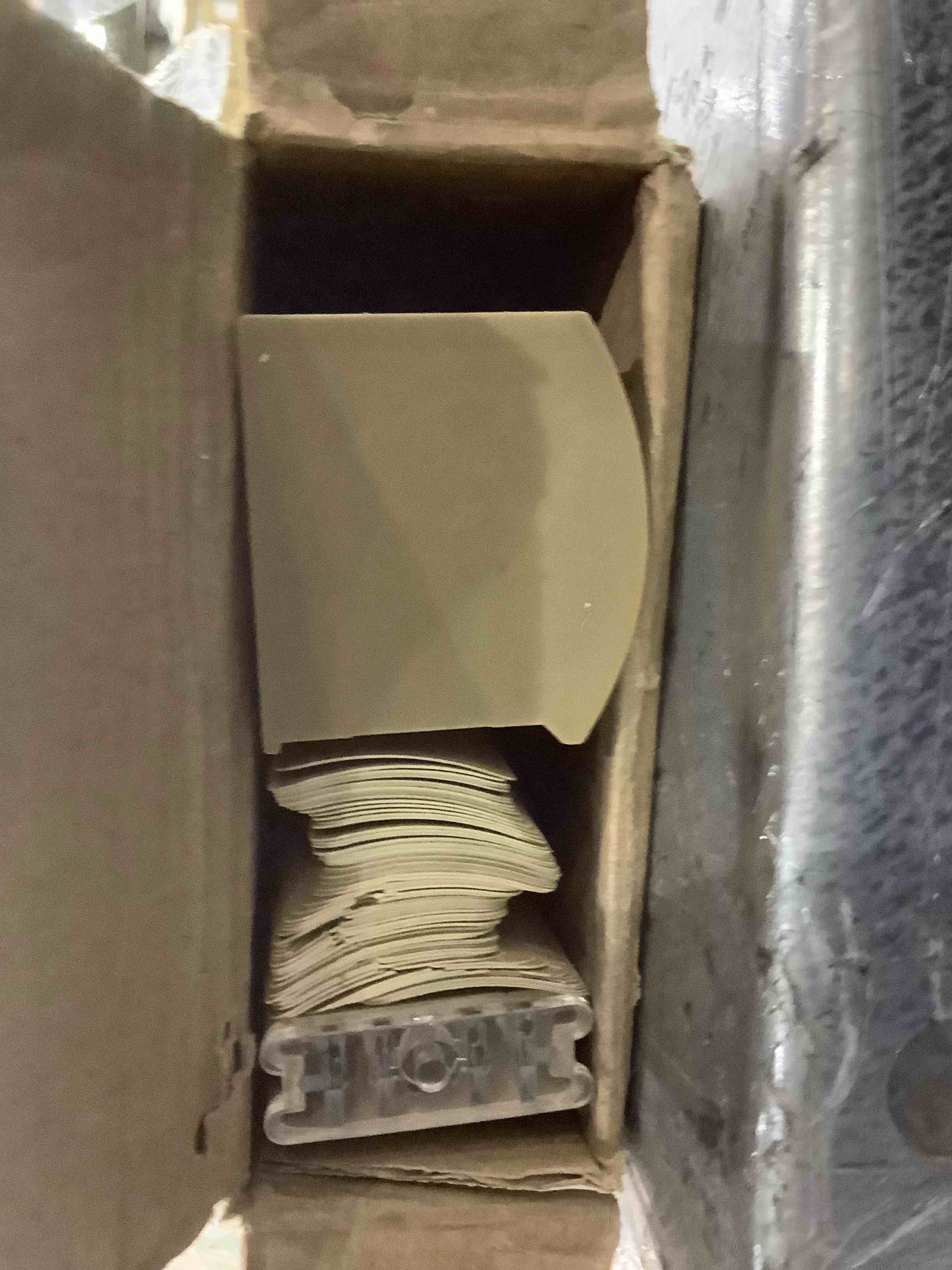 https://s3.amazonaws.com/lotting-images-prod/BargainHunt/EXS01225181_1711109016873.jpeg