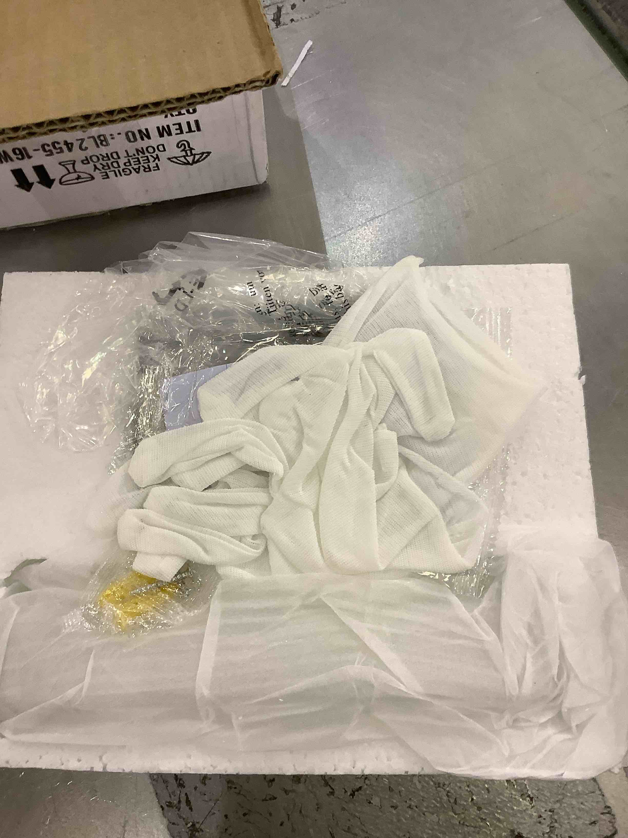 https://s3.amazonaws.com/lotting-images-prod/BargainHunt/EXS01225465_1711376986016.jpeg