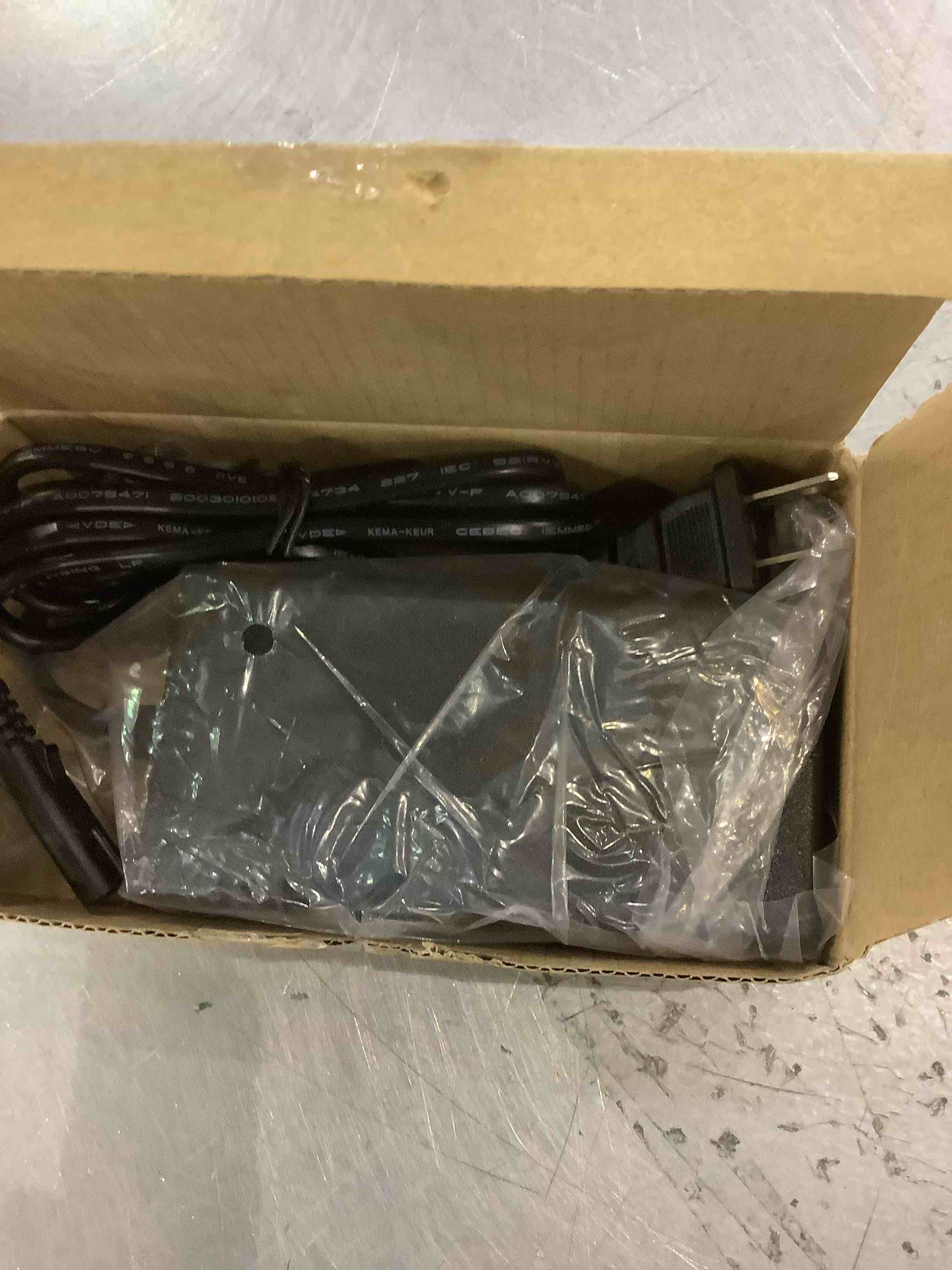 https://s3.amazonaws.com/lotting-images-prod/BargainHunt/EXS01225554_1710159716928.jpeg
