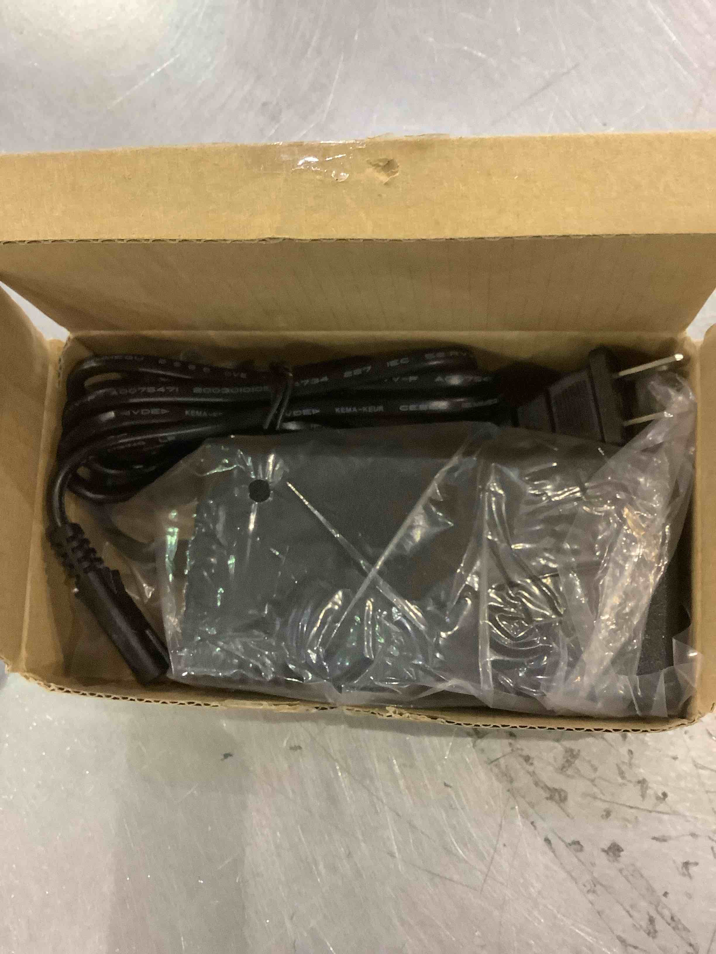https://s3.amazonaws.com/lotting-images-prod/BargainHunt/EXS01225554_1710159719043.jpeg