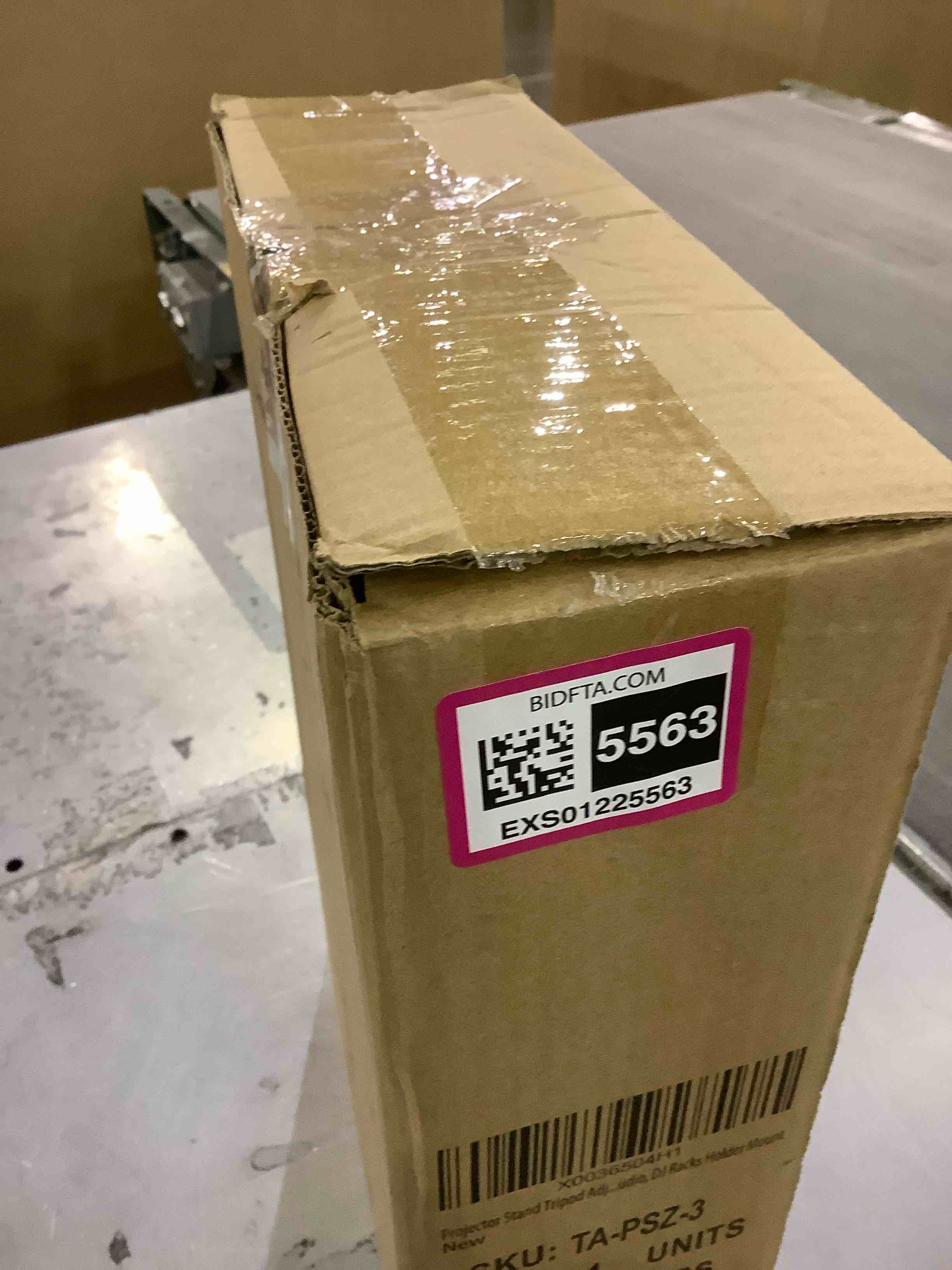 https://s3.amazonaws.com/lotting-images-prod/BargainHunt/EXS01225563_1710160877455.jpeg