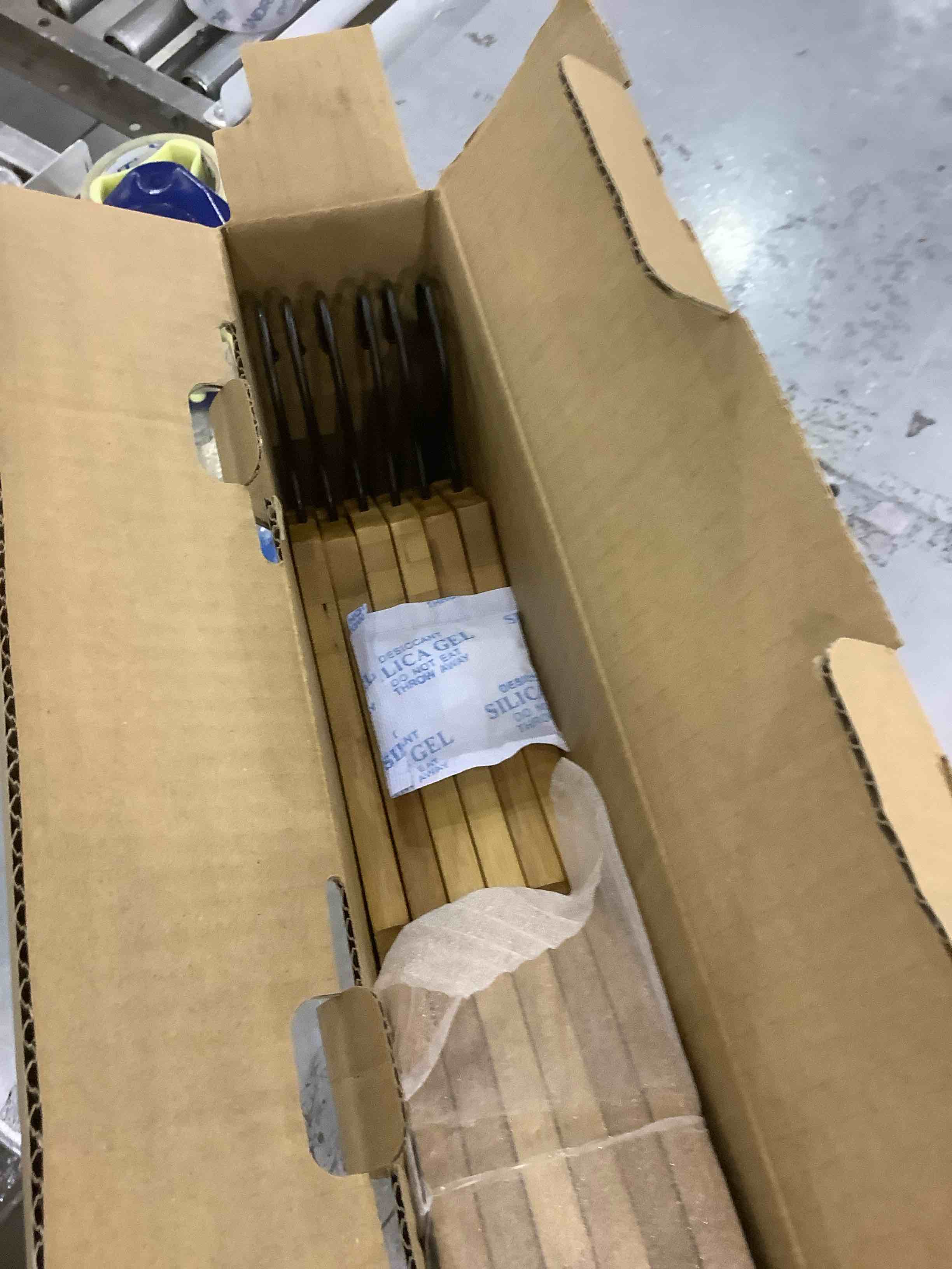 https://s3.amazonaws.com/lotting-images-prod/BargainHunt/EXS01225565_1710160963093.jpeg