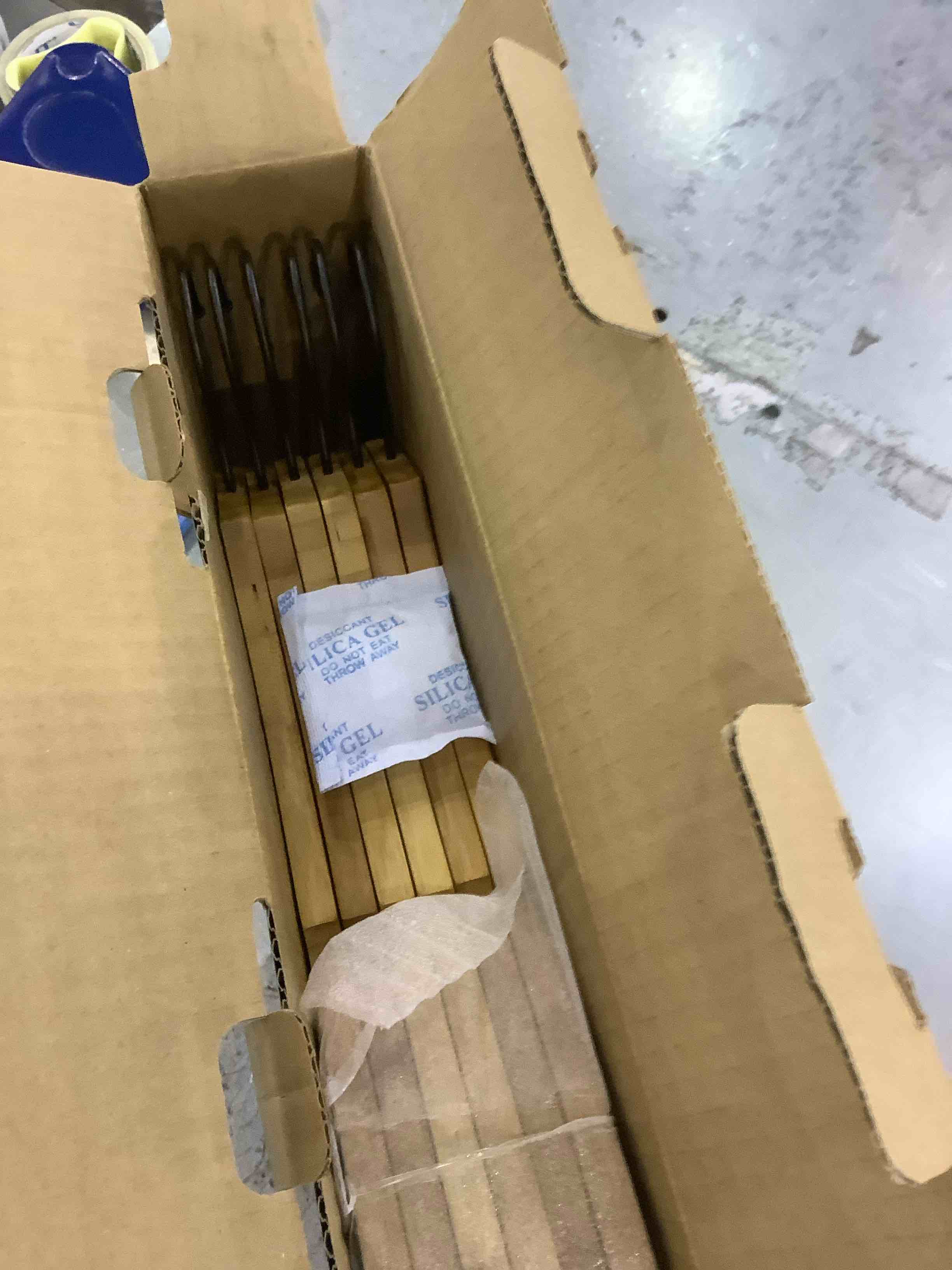 https://s3.amazonaws.com/lotting-images-prod/BargainHunt/EXS01225565_1710160964181.jpeg